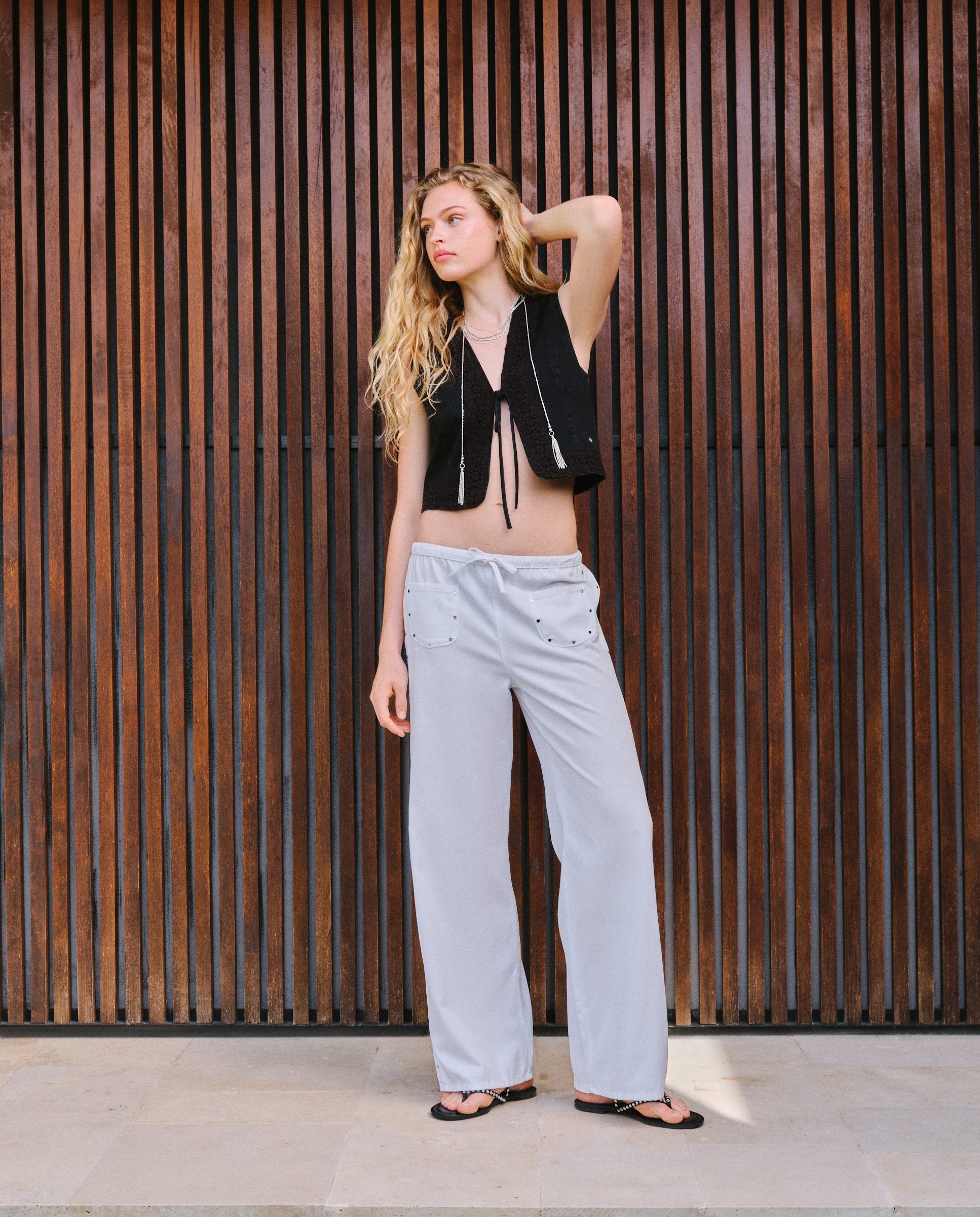 Imagen 1 de Pantalón gomas de mujer con tachas - Green Coast - Blanco Blanco