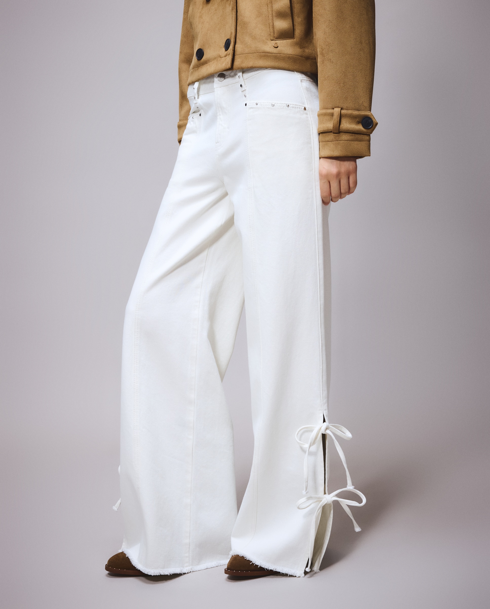 Imagen 2 de Pantalón de mujer con detalle de lazos - Green Coast - 120 Crudo 120 Crudo