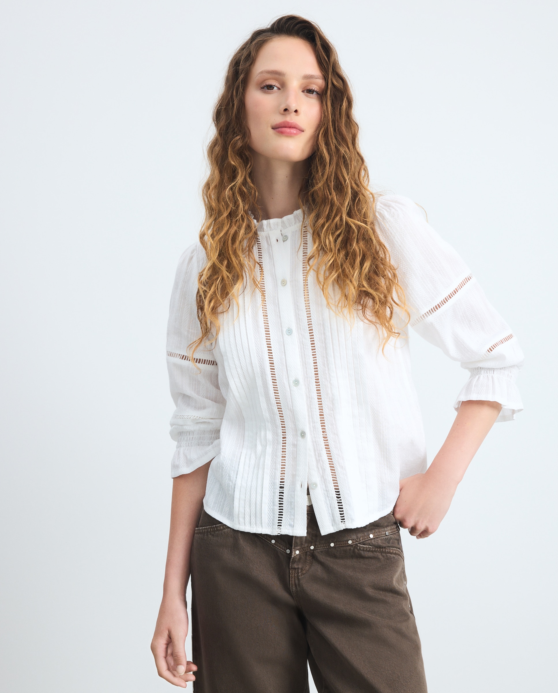 Imagem 0 de Blusa com Detalhes de Entremeio