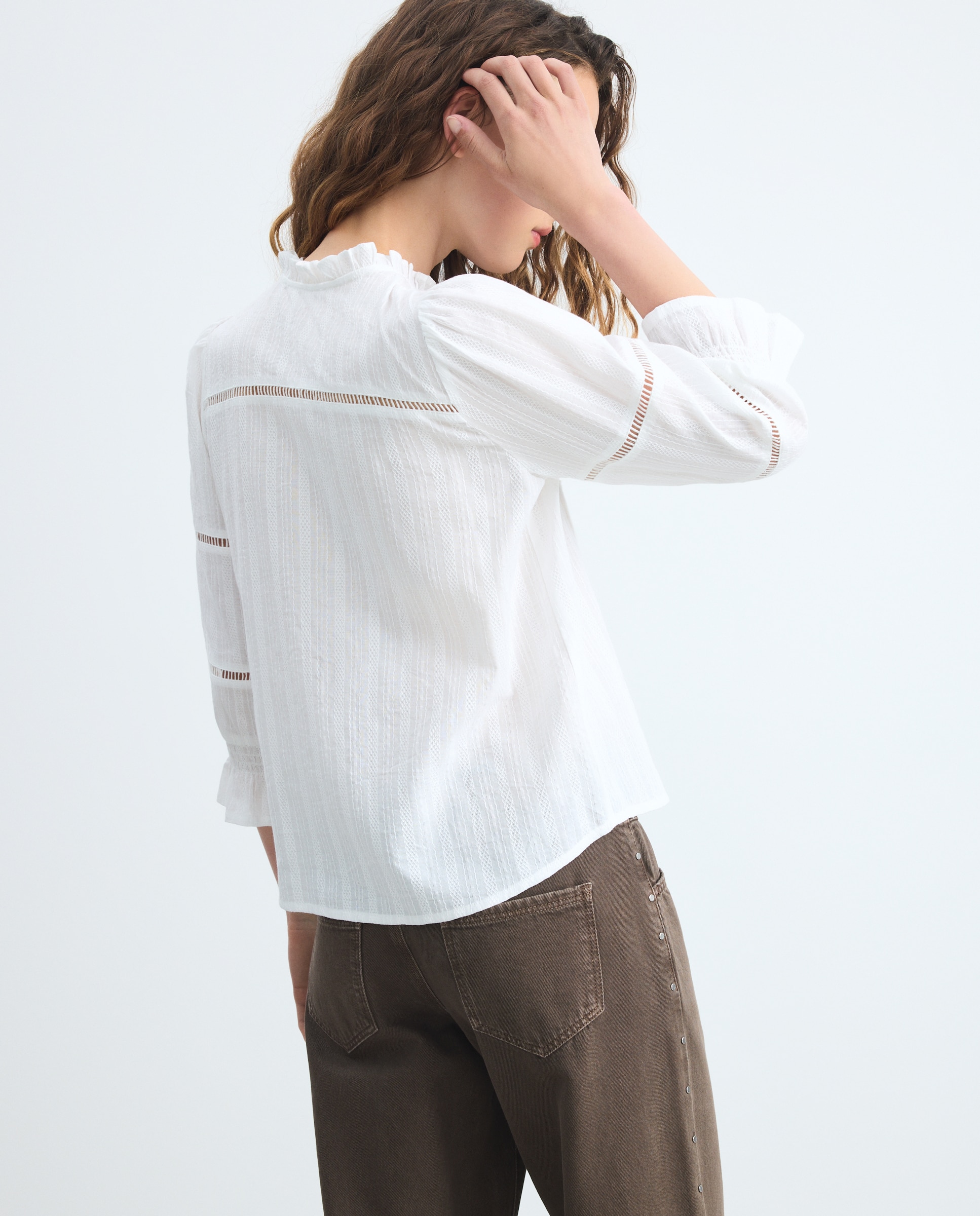 Blusa com Detalhes de Entremeio Branco-marfim-3