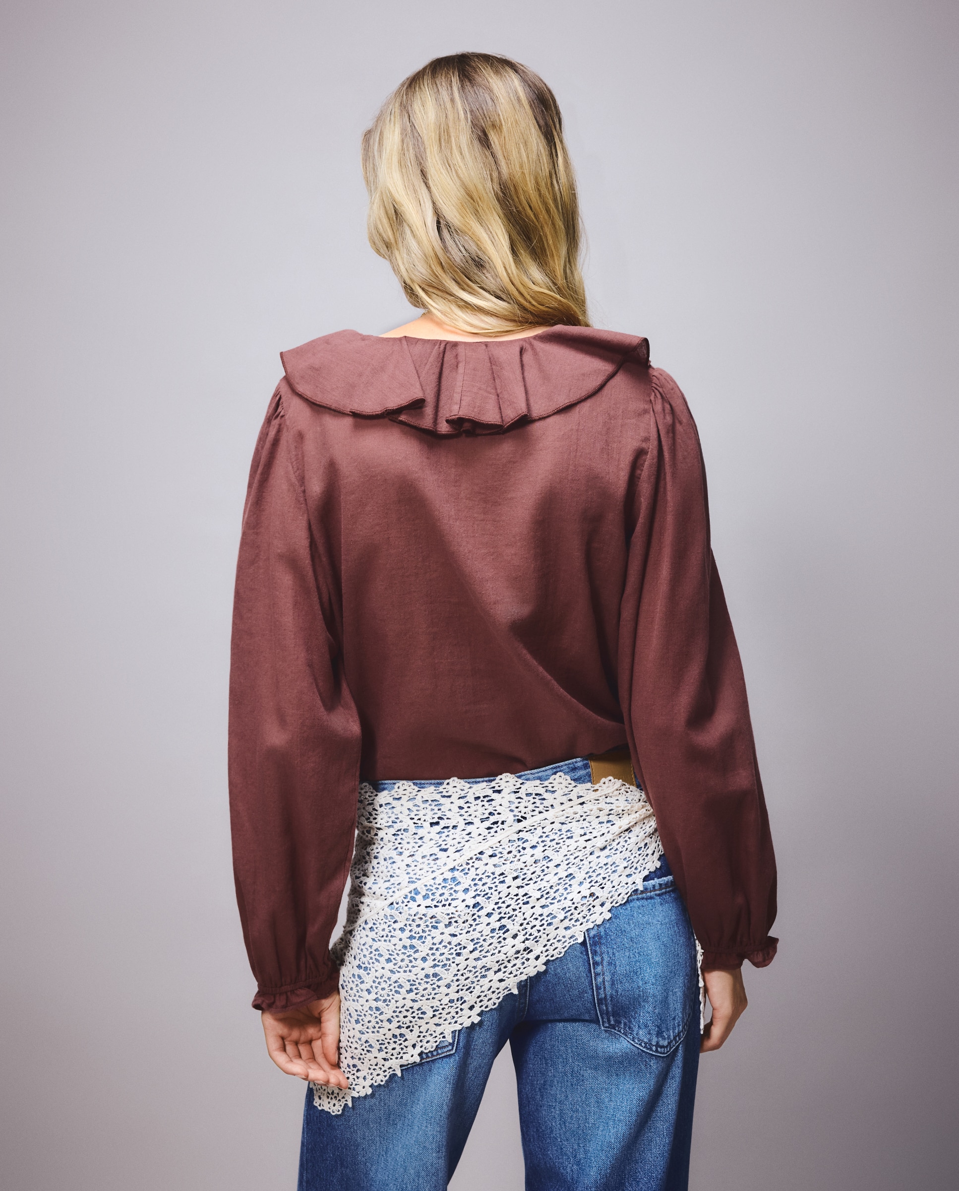 Blusa com Folhos Cruzada Castanho-3