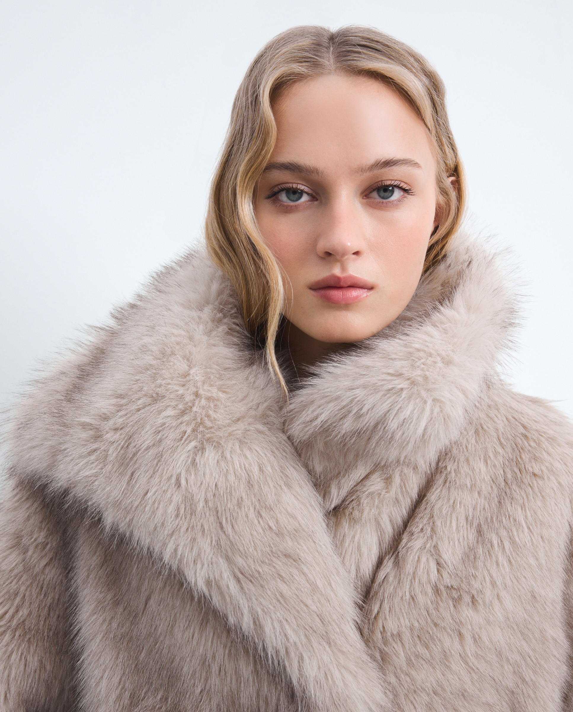 Imagen 0 de Chaquetón de mujer pelo cuello xl 120 Crudo