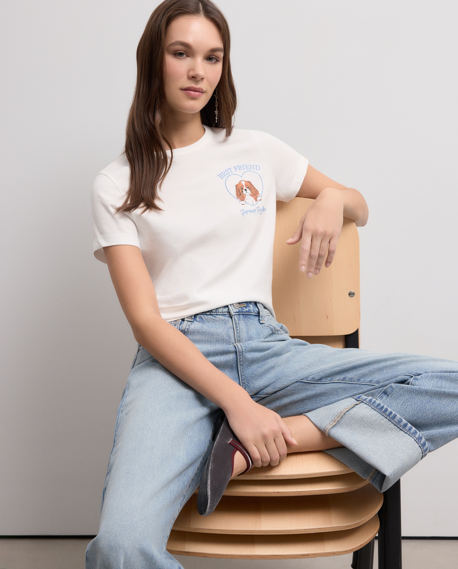 Imagem 0 de T-shirt de Manga Curta com Decote Redondo, Estampado e Bordado
