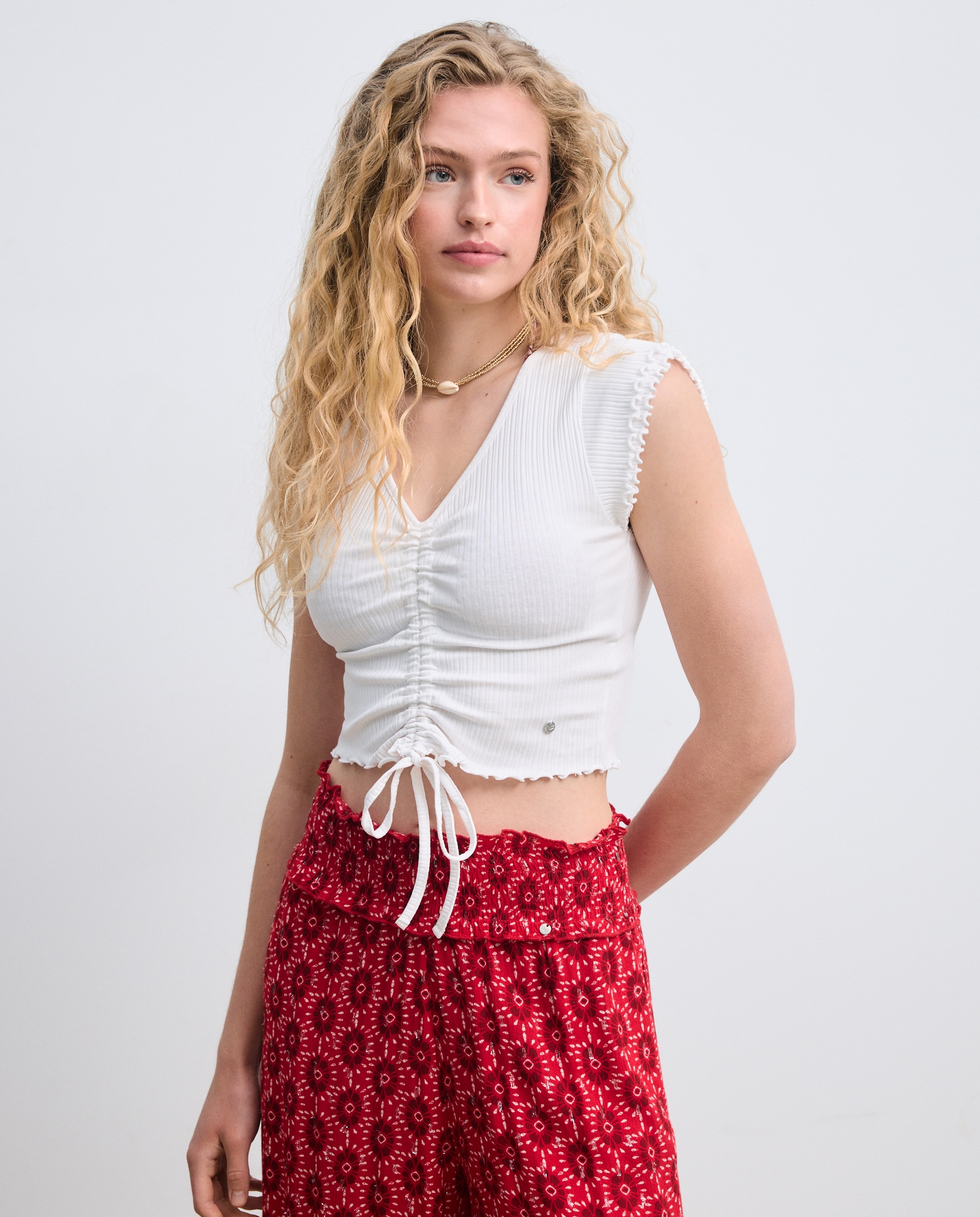 Imagen 2 de Camiseta top de mujer de canalé fruncida - Green Coast - Blanco Blanco