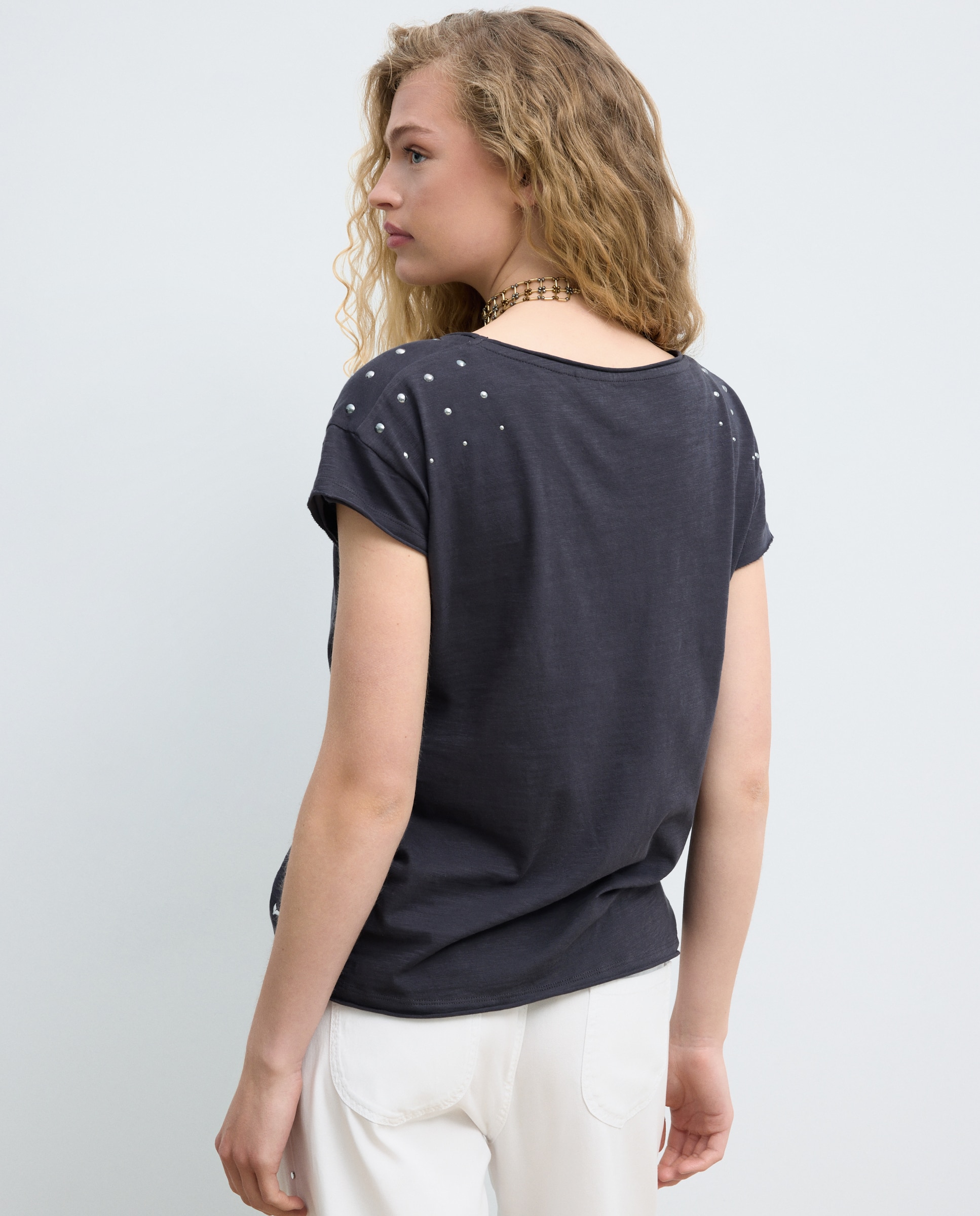Camiseta de mujer con cuello olla y tachas - Green Coast - 830 Antracita 830 Antracita-3