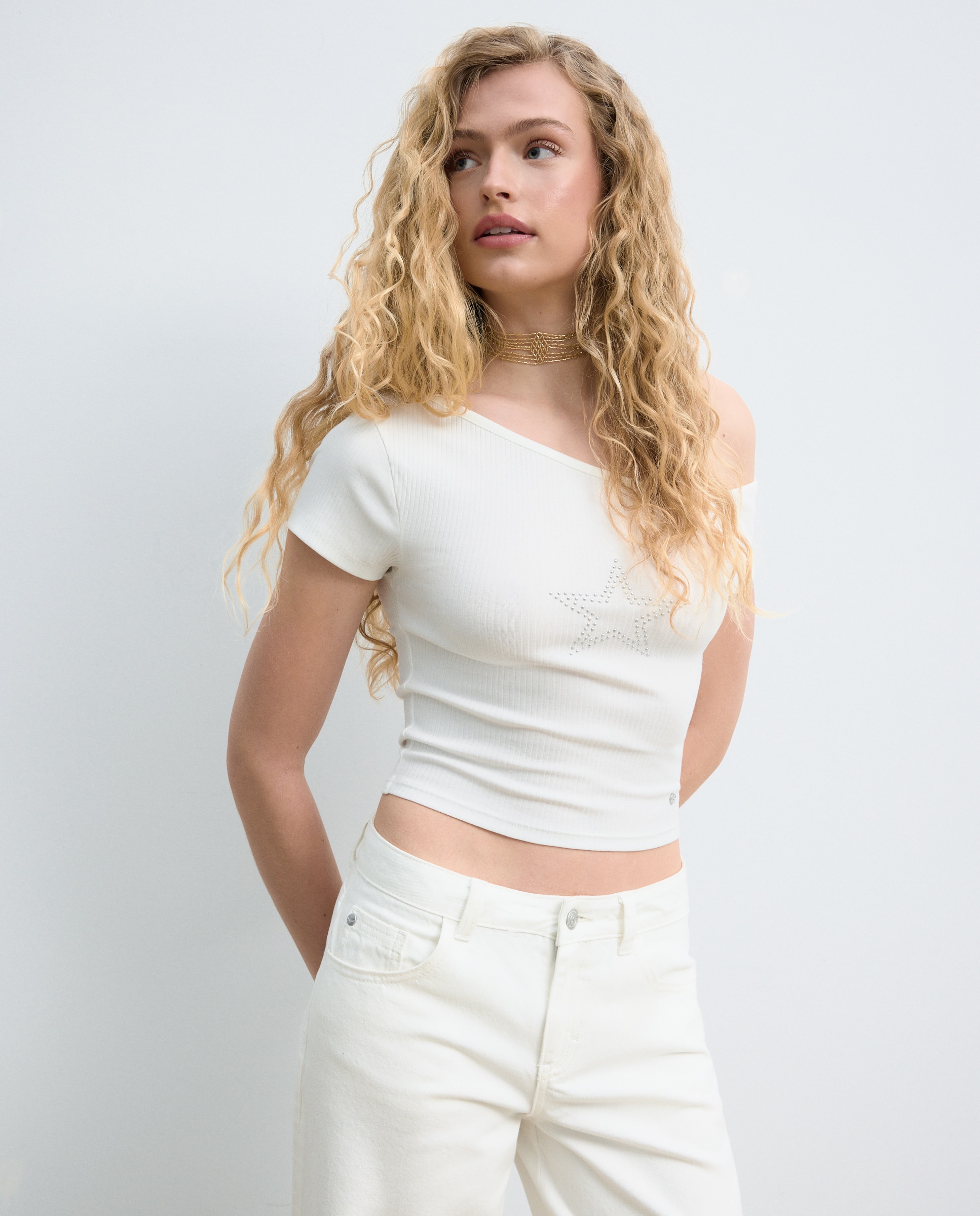 Camiseta asimétrica de mujer con detalle de estrella - Green Coast - Blanco roto Blanco roto-2