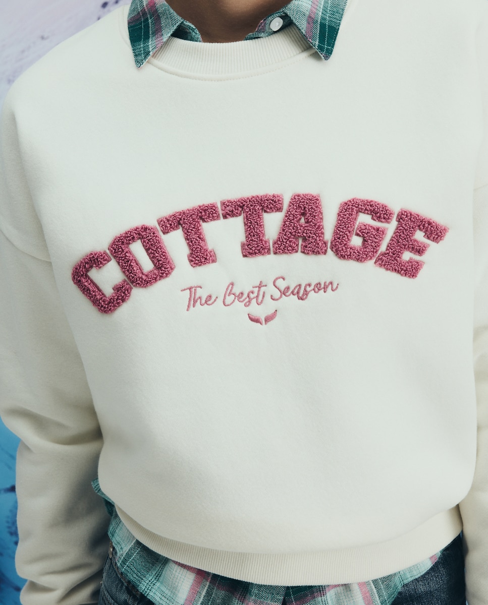 Sweatshirt com Emblema Bordado Branco-marfim-4