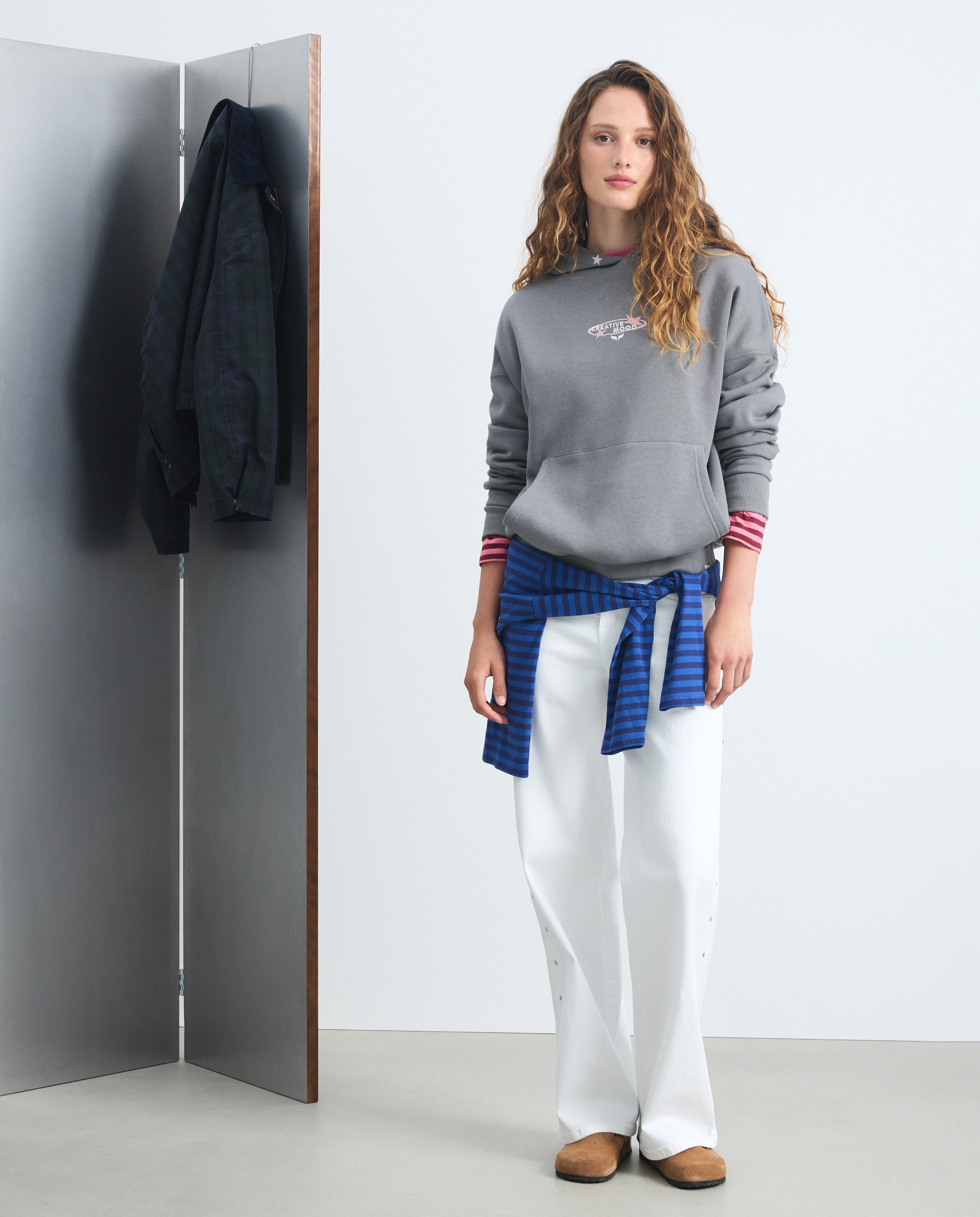 Sweatshirt Hoodie Oversize com Estampado 820 Cinzento Médio-4