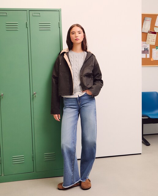 Imagem 0 de Gabardine Encerada Curta com Capuz