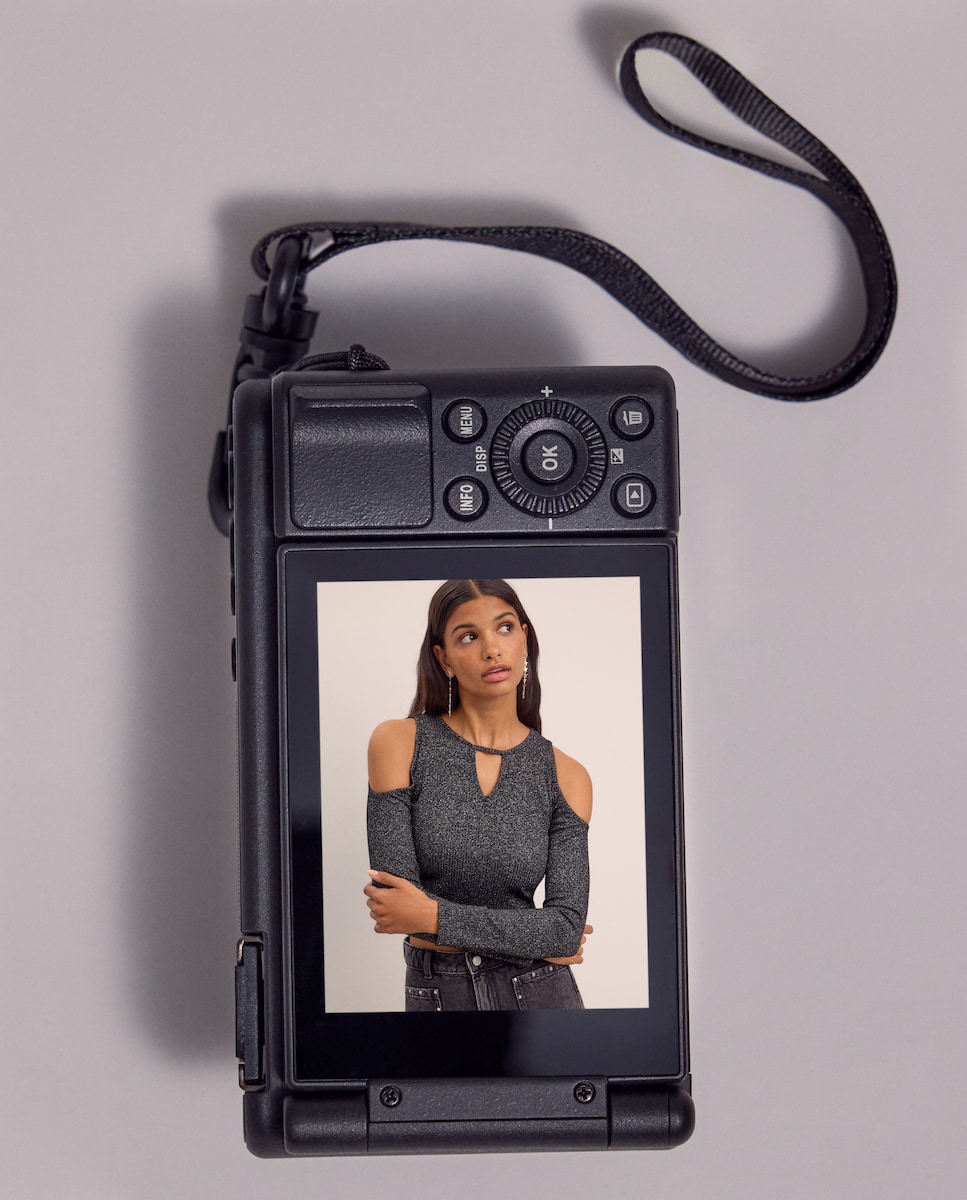 Camisola de Manga Comprida Cut Out Preto-1