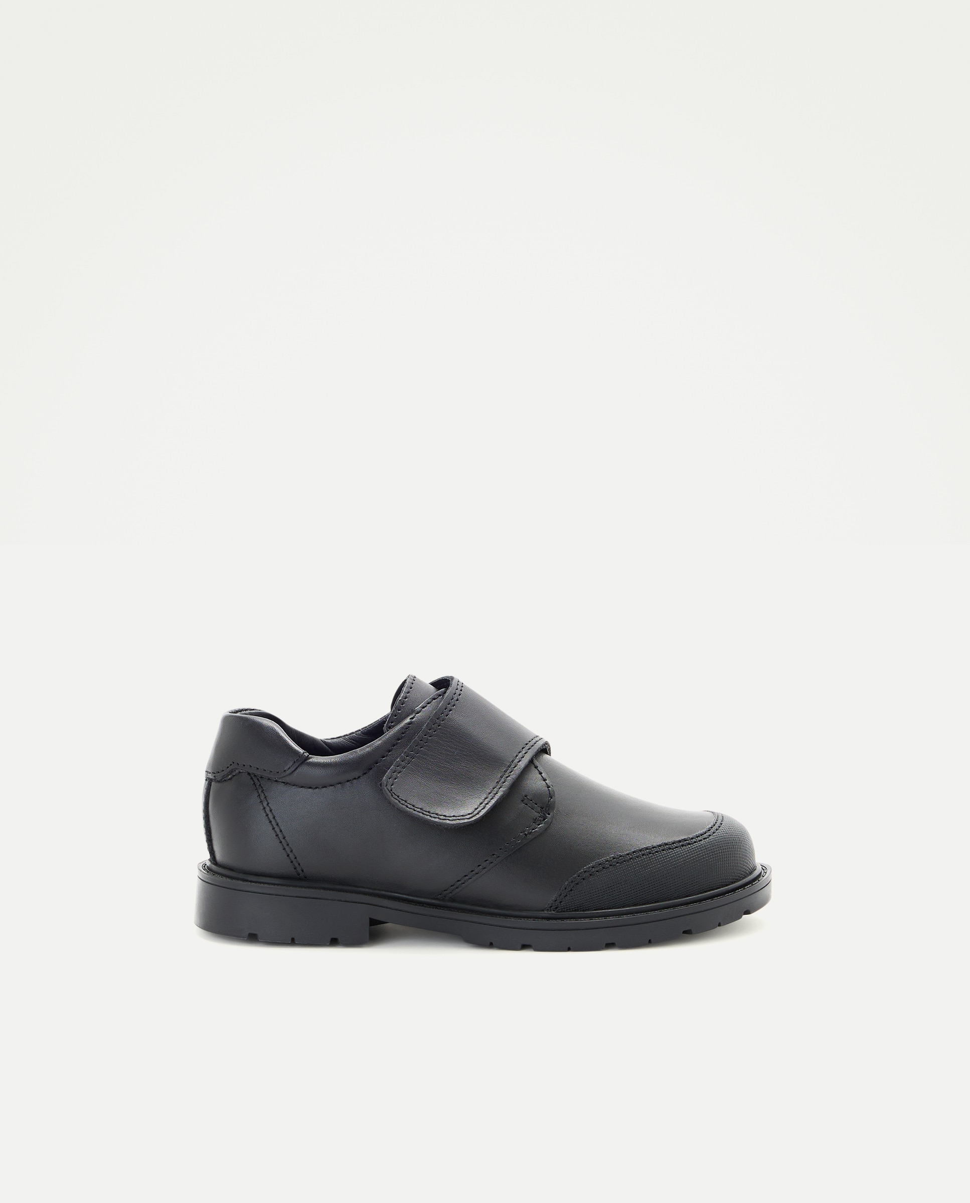 Imagem 0 de Sapatos Escolares Blucher com Fecho de Velcro e Biqueira Reforçada com Pele