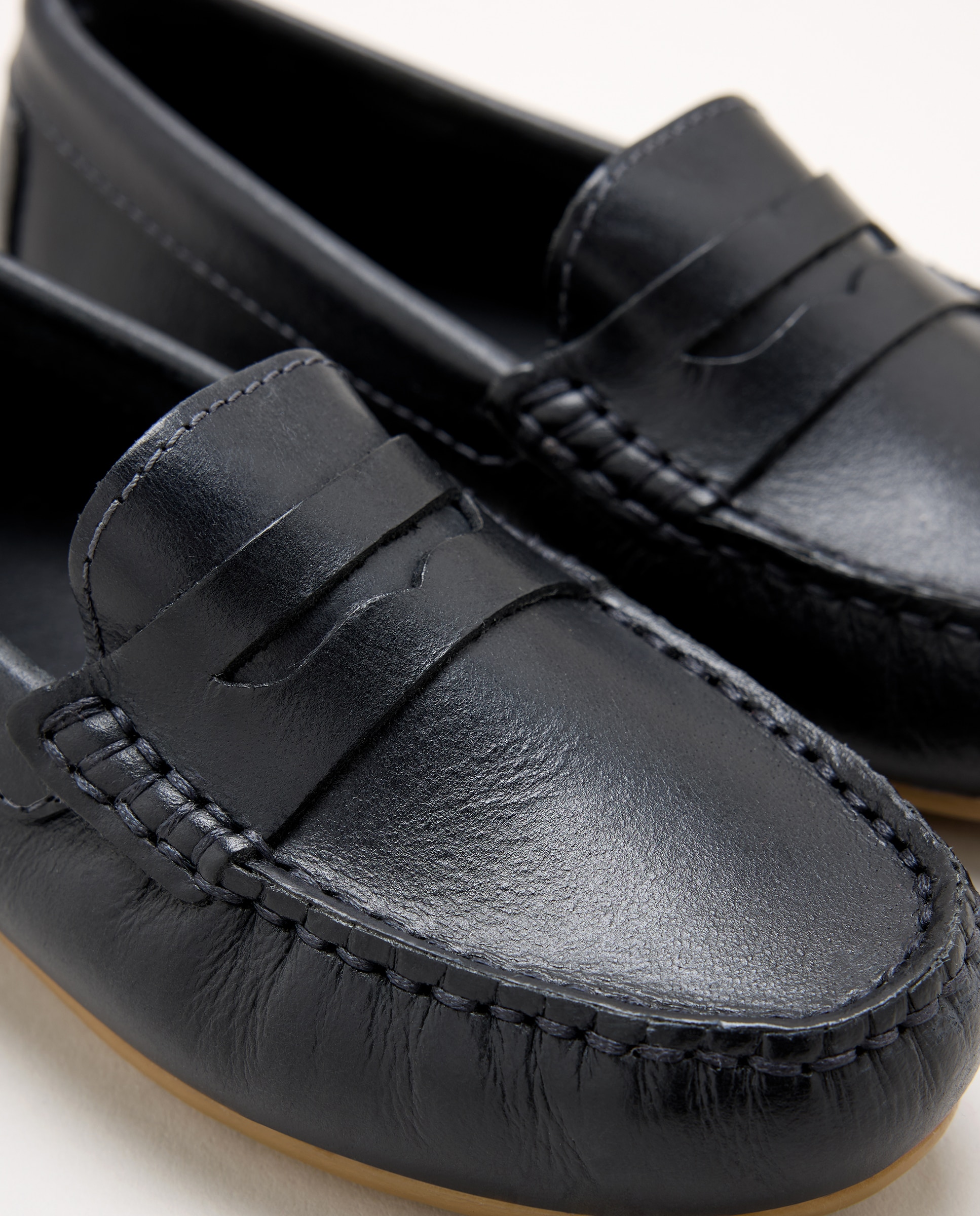 Imagen 5 de Mocasines de niño realizados en piel con antifaz - Coconut El Corte Inglés - Azul marino Azul marino