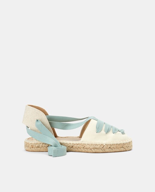 Imagen 0 de Sandalias cerradas de niña