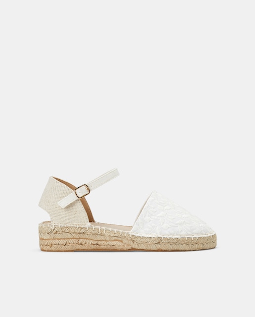 Imagen 0 de Sandalias cerradas de niña