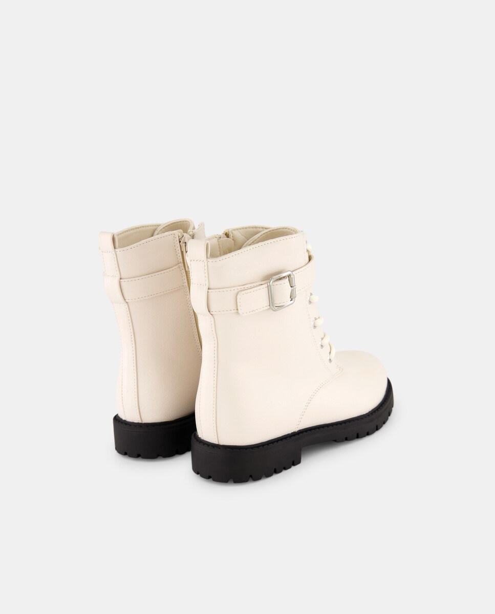Botas Tipo Combat com Detalhe de Fivela 120 Cru-3