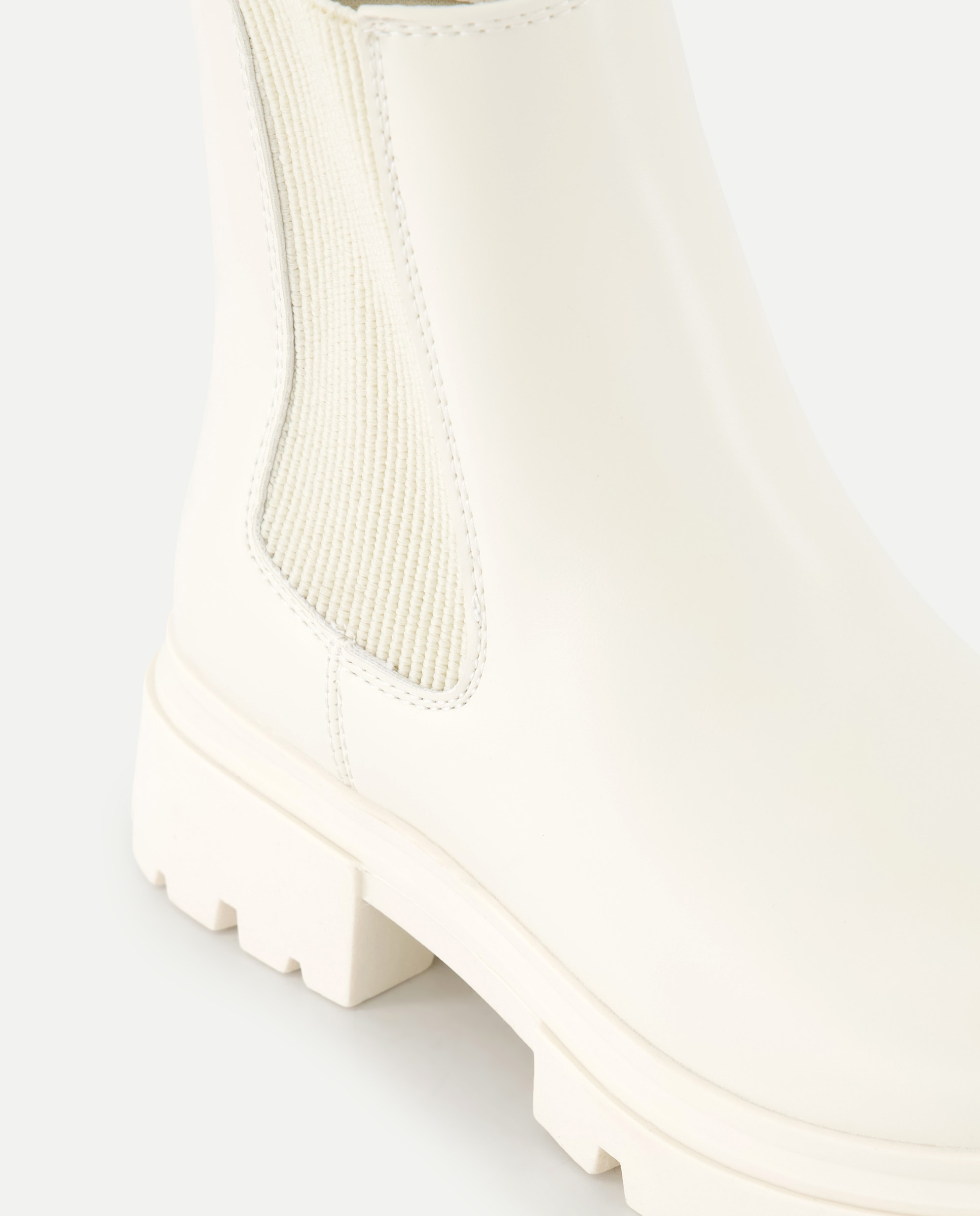 Botins Chelsea com Tachas 120 Cru-5