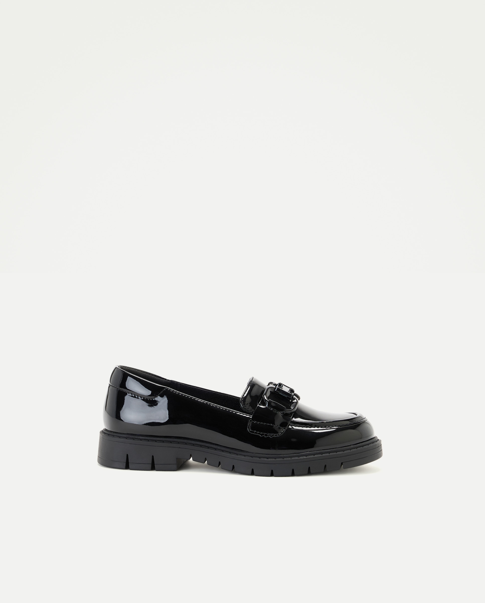 Imagem 0 de Mocassins de Verniz com Adorno de Metal