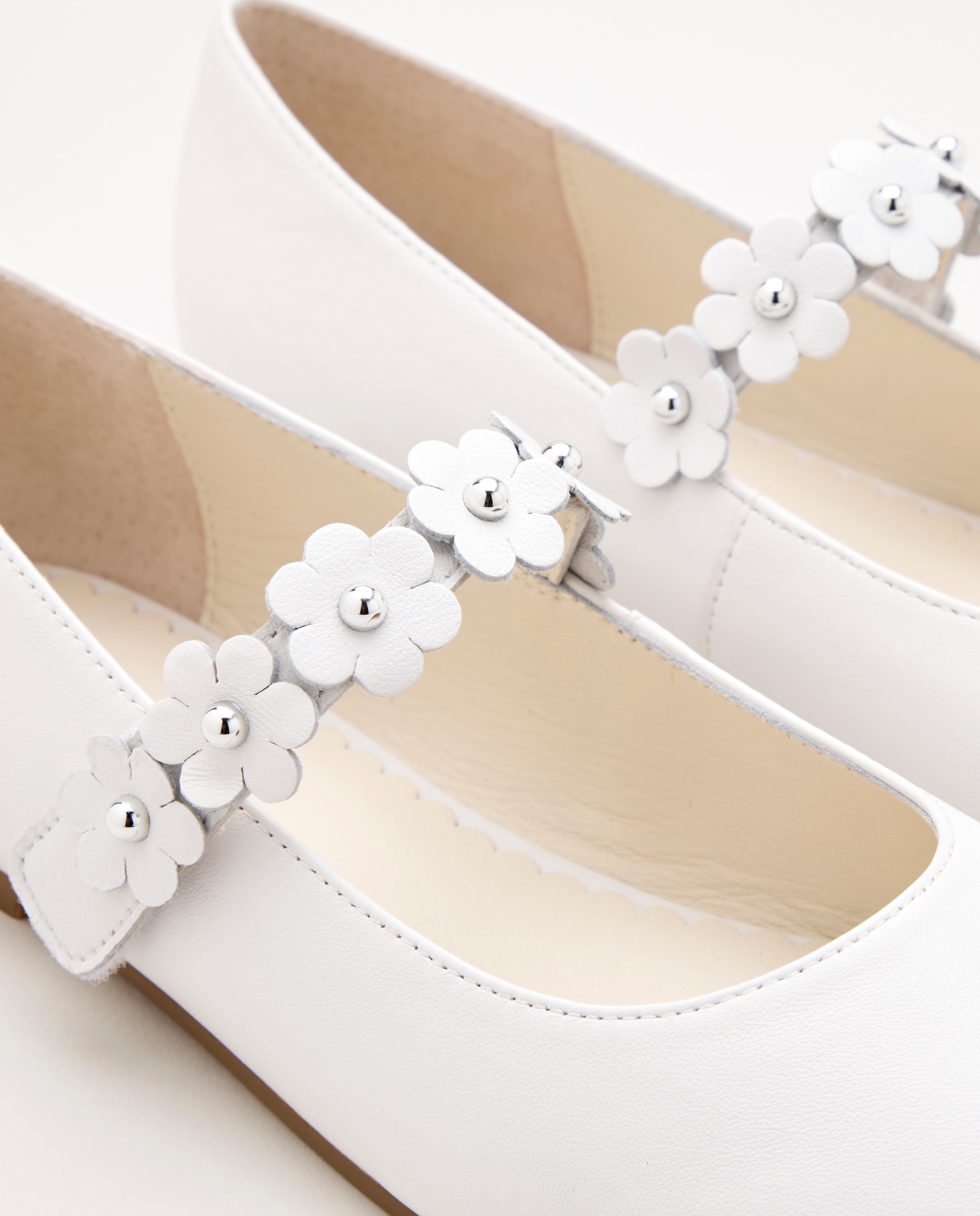 Sapatos de Presilha em Pele com Flores e Biqueira Redonda Branco-5