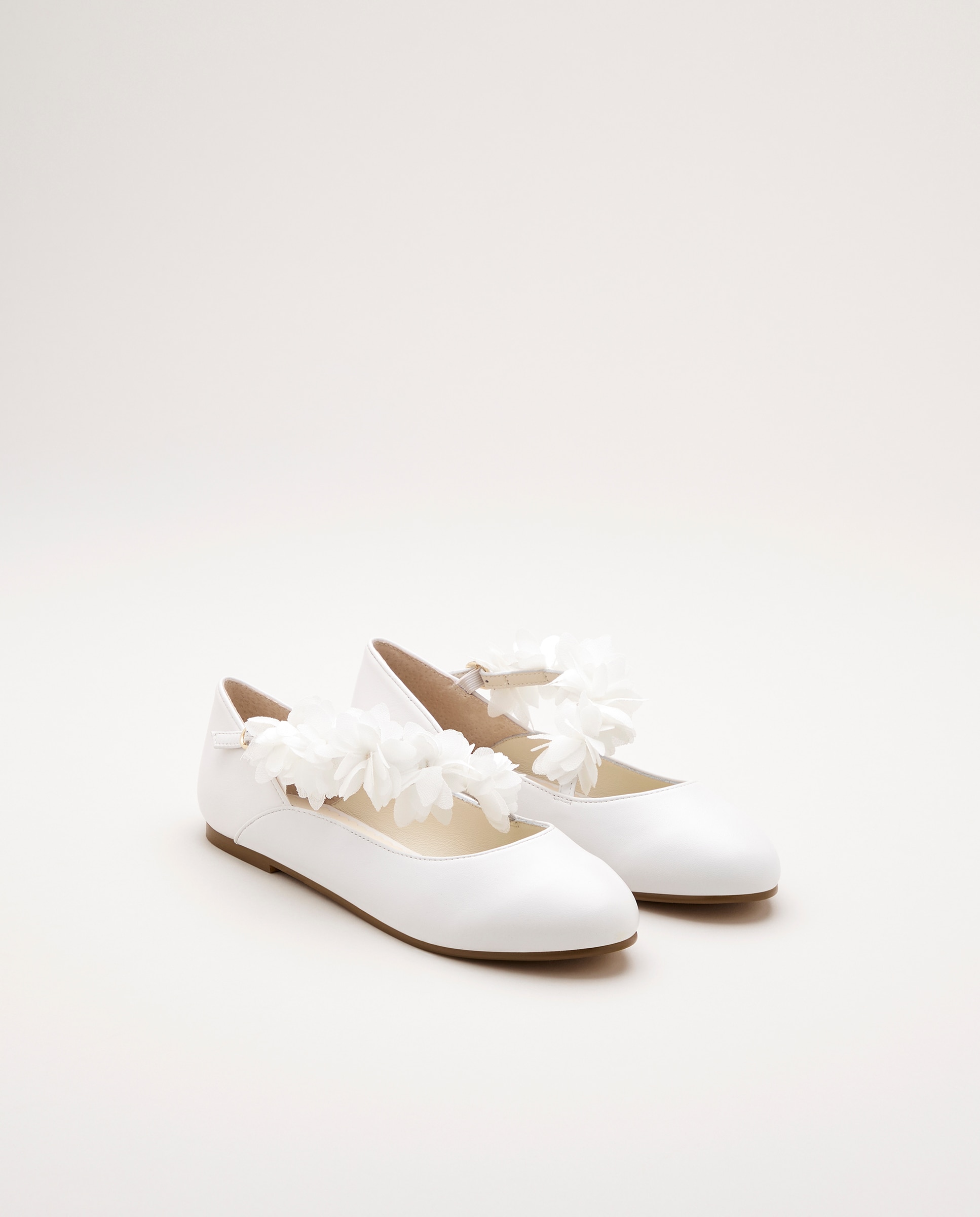Sapatos de Presilha em Pele com Flores de Organza e Biqueira Redonda Coconut El Corte Inglés Branco-2