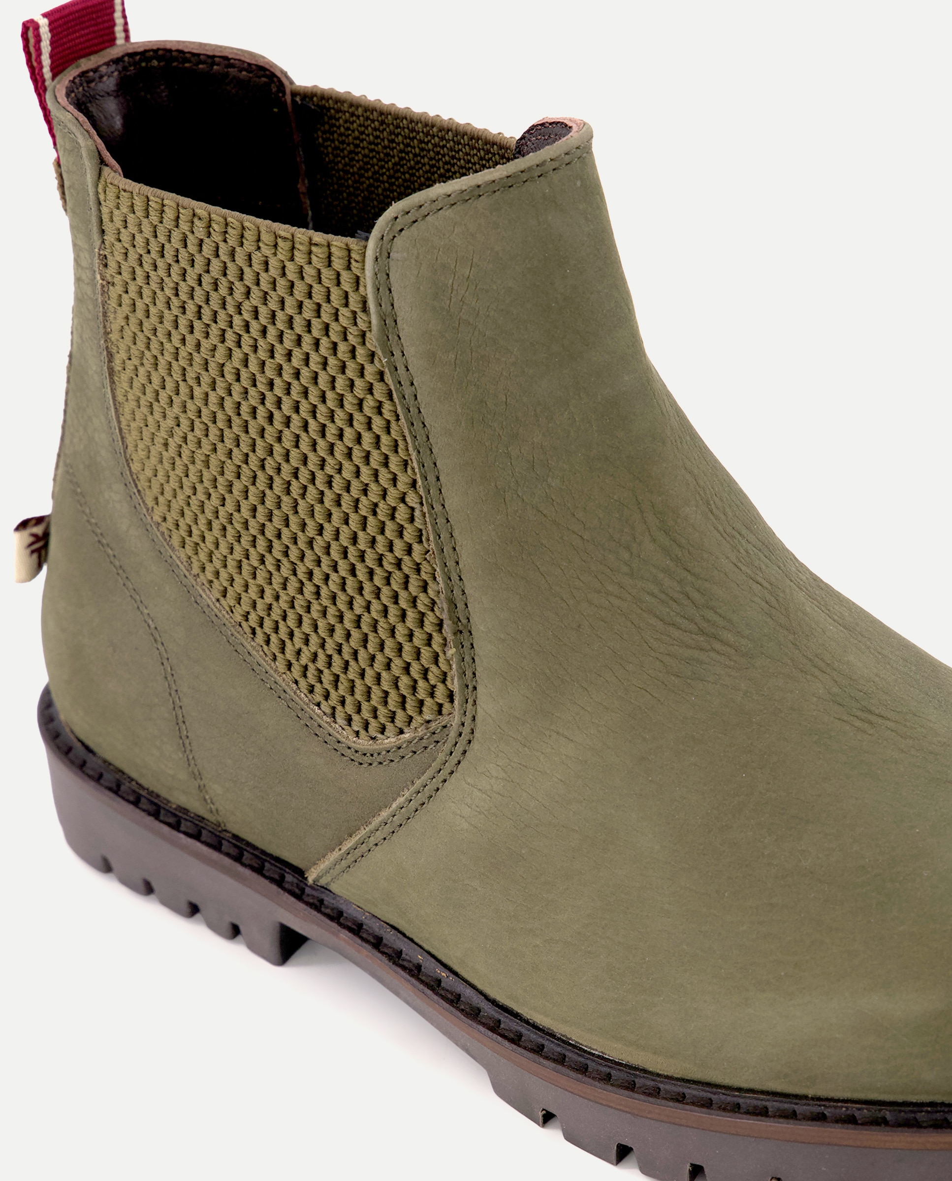 Botins Chelsea em Nobuck com Sola Track 520 Caqui-5