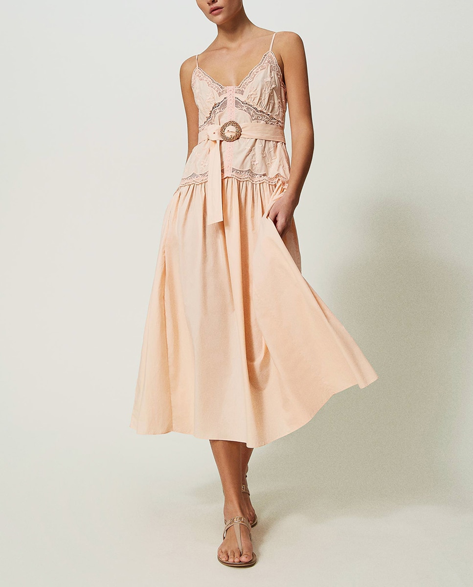 Vestido Comprido com Bordados Florais Rosa-1