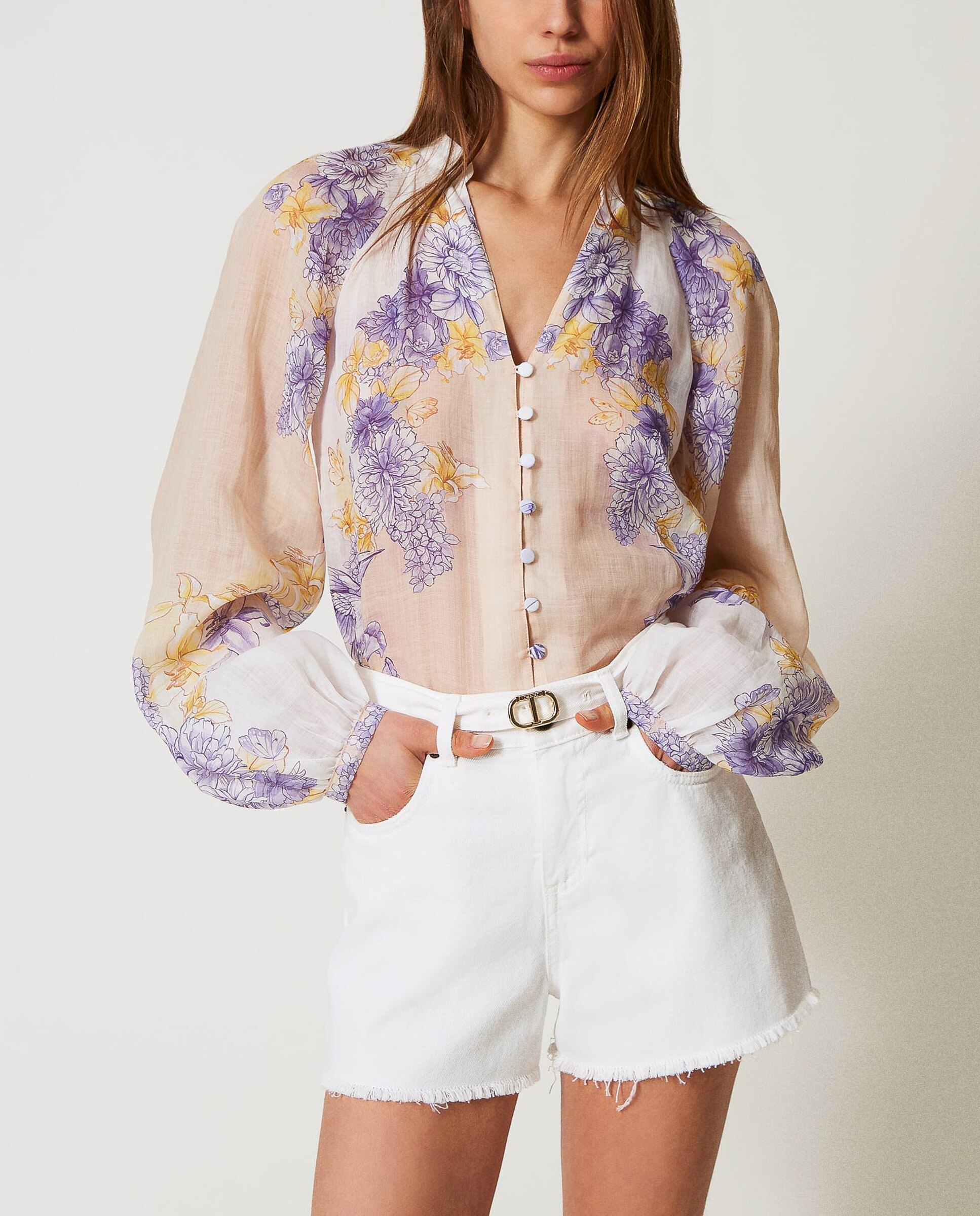 Imagen 0 de Camisa de mujer de ramio con flores Multicolor