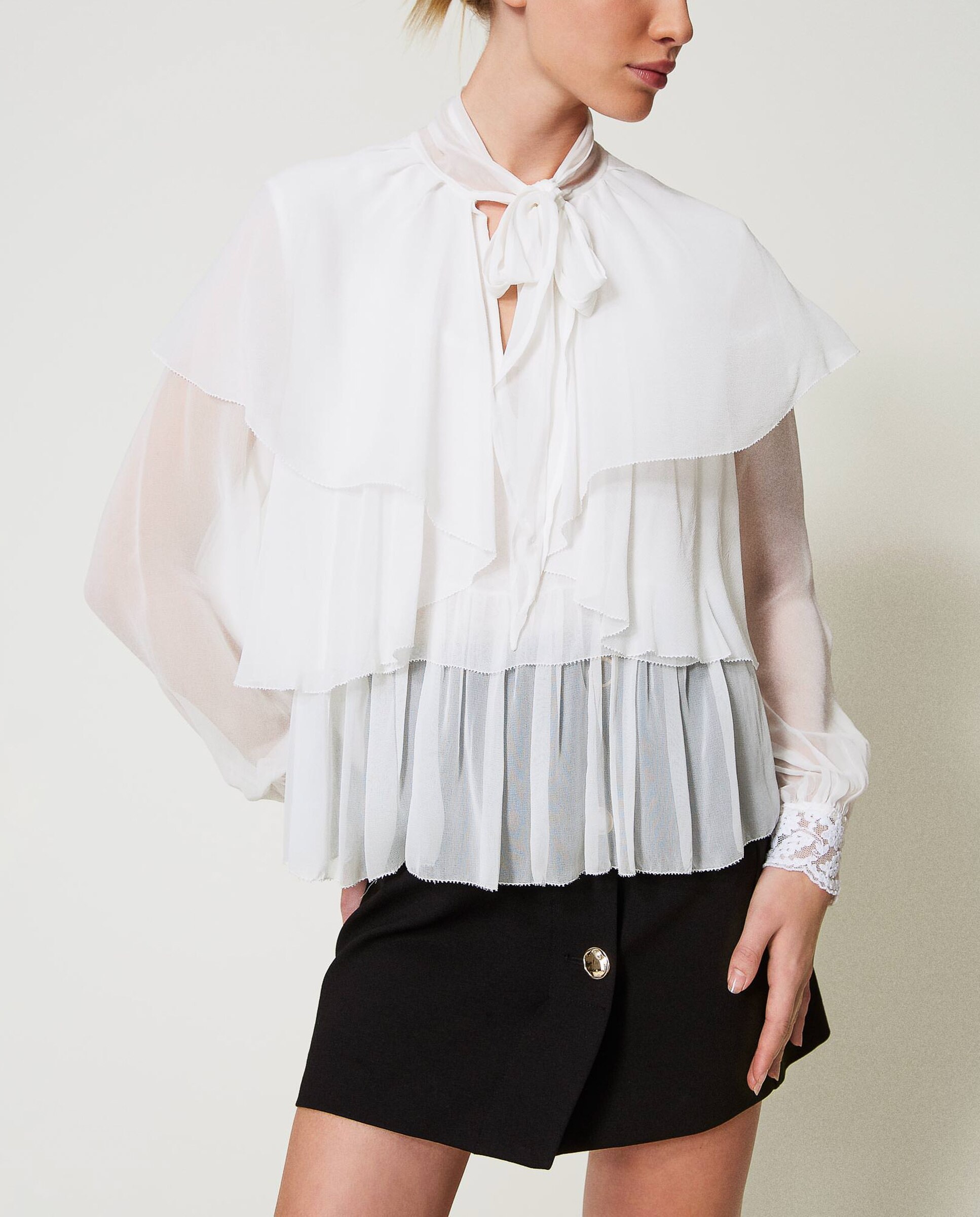Imagen 0 de Blusa de mujer con volantes y encaje Blanco