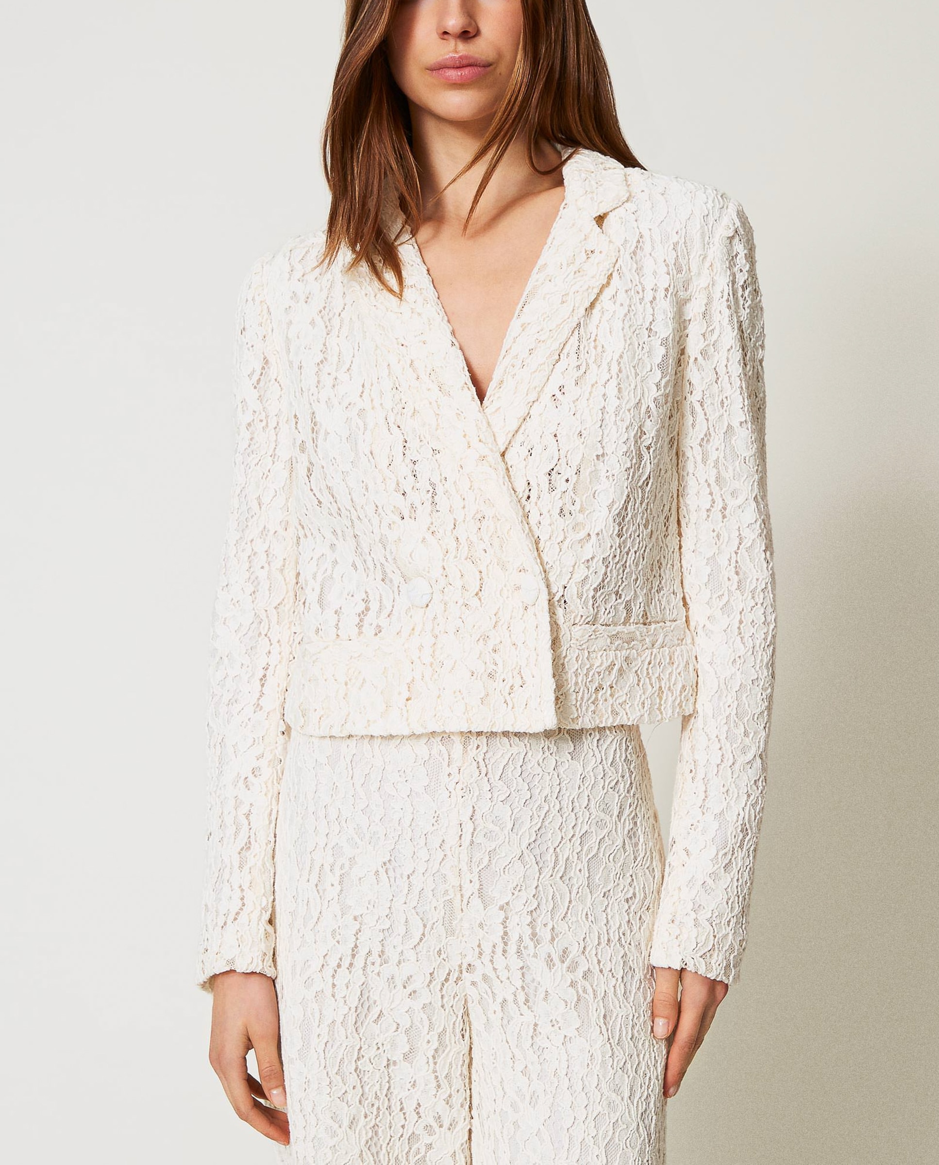 Imagem 0 de Casaco Tipo Blazer Boxy de Renda Floral