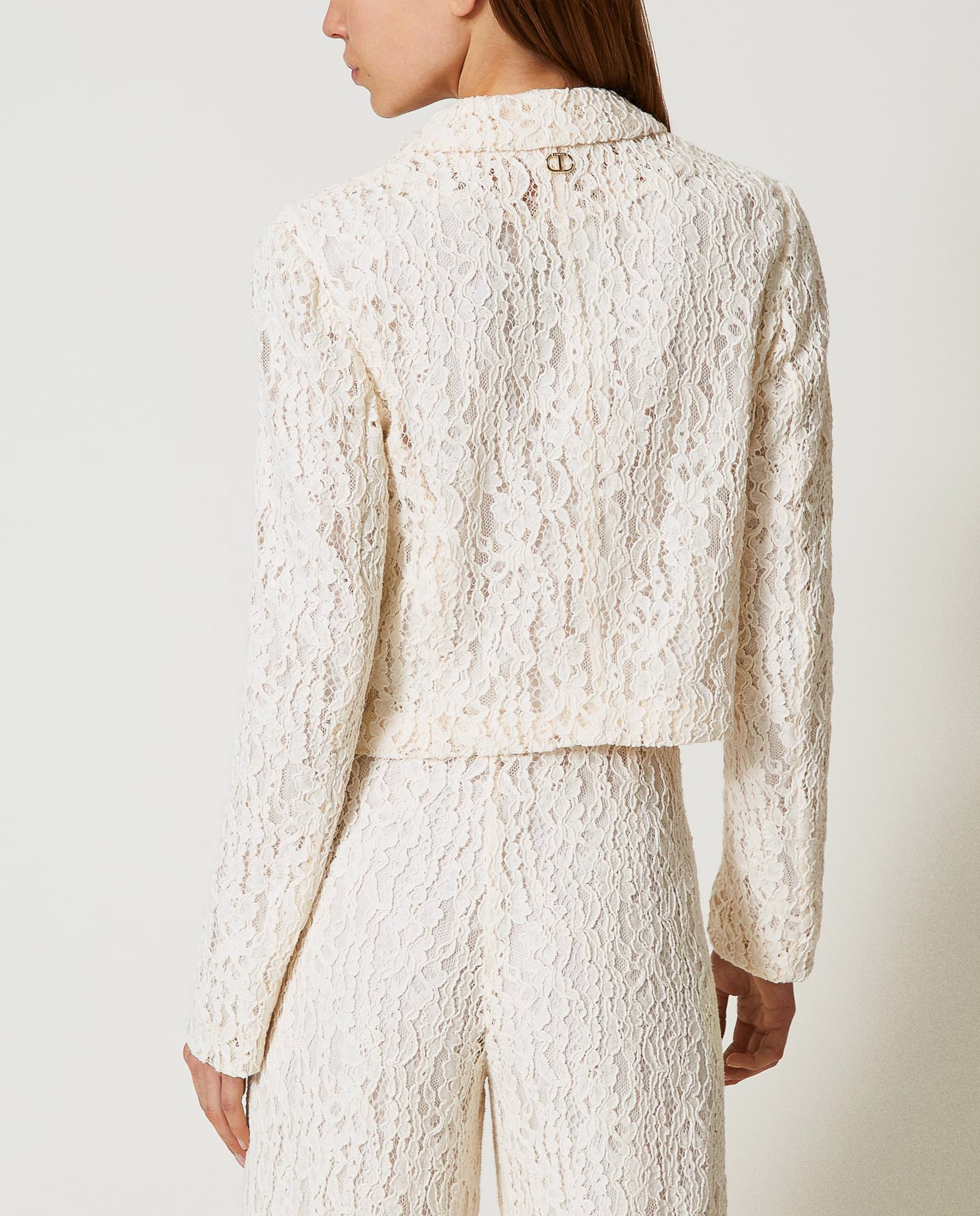 Casaco Tipo Blazer Boxy de Renda Floral Branco-2
