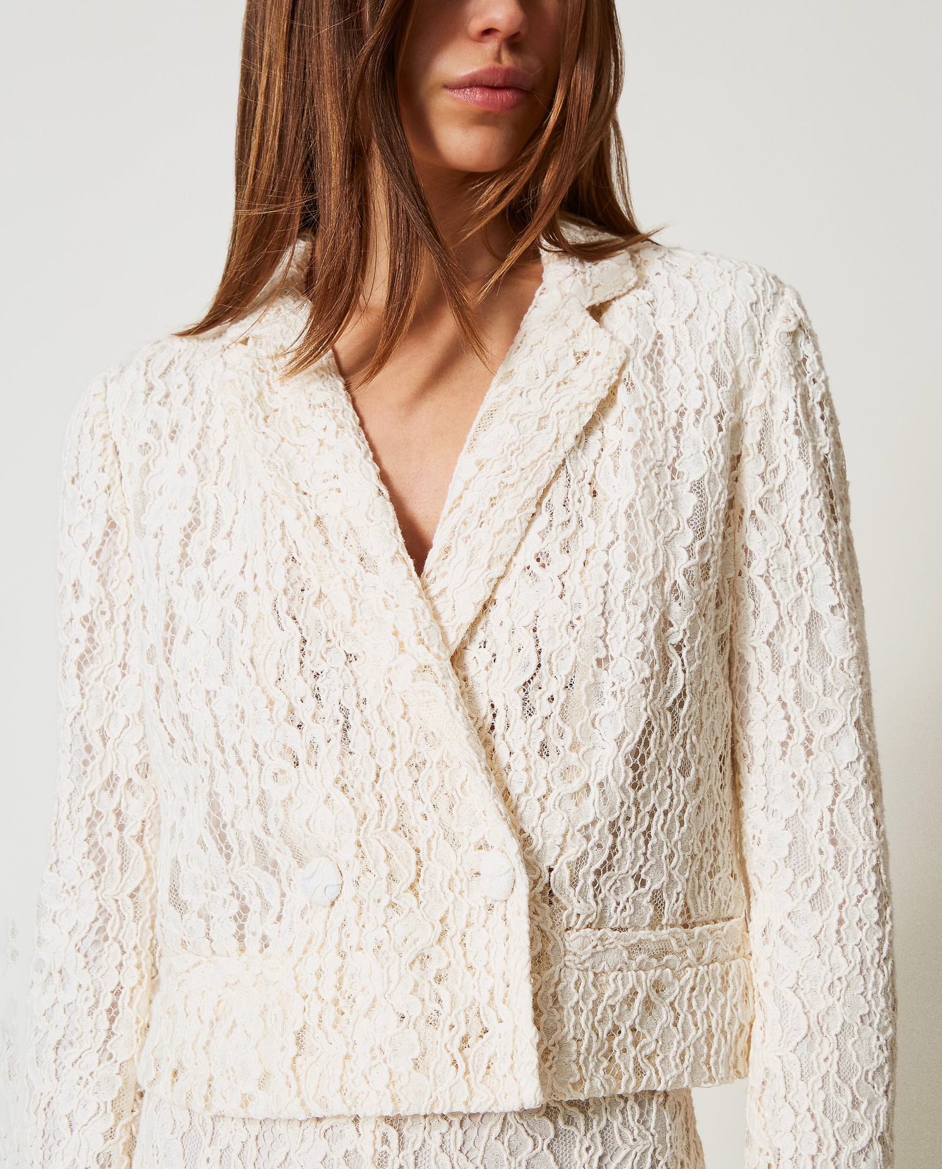 Casaco Tipo Blazer Boxy de Renda Floral Branco-3