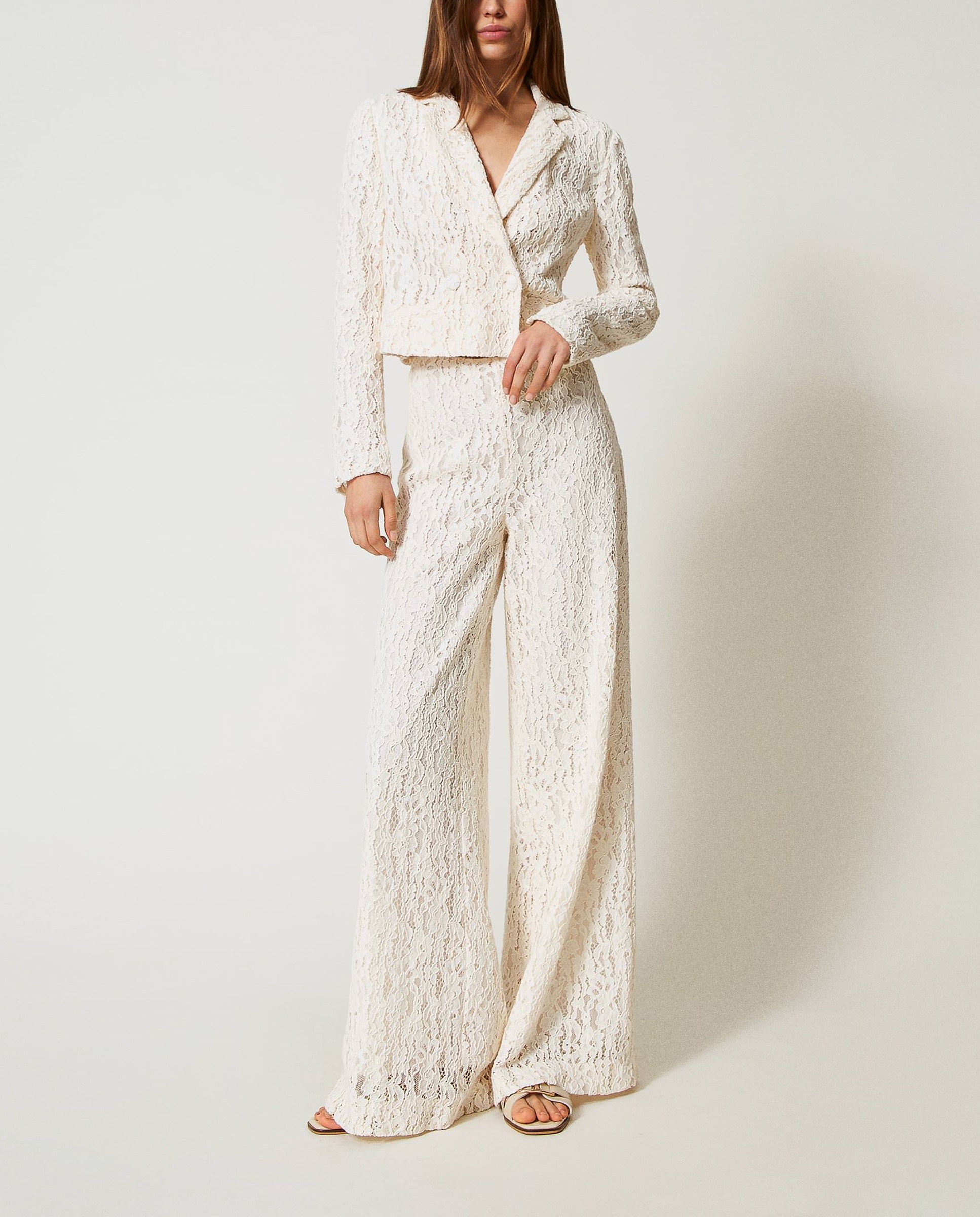 Casaco Tipo Blazer Boxy de Renda Floral Branco-4