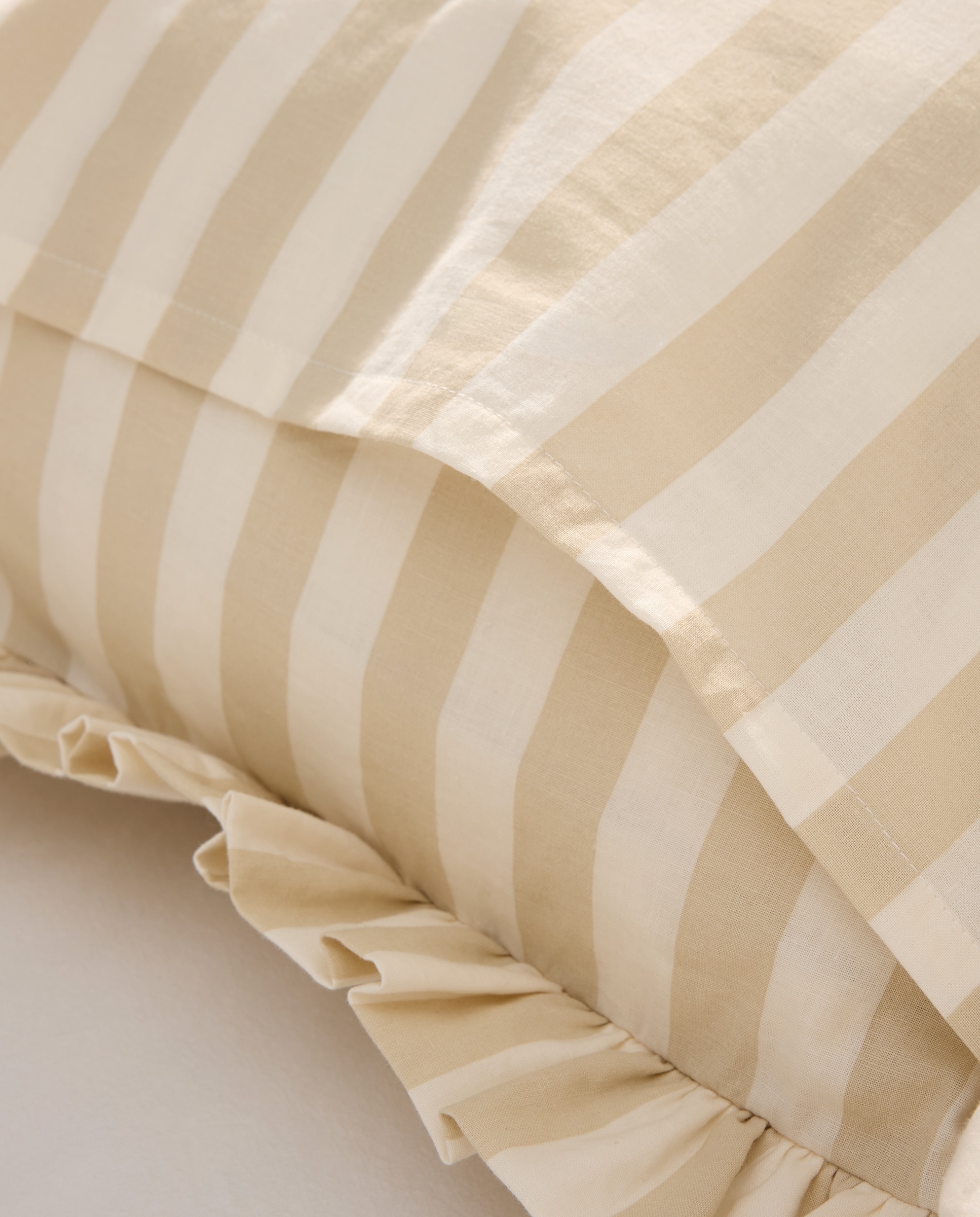 Funda de cuadrante rayas con volante beige Beige-4