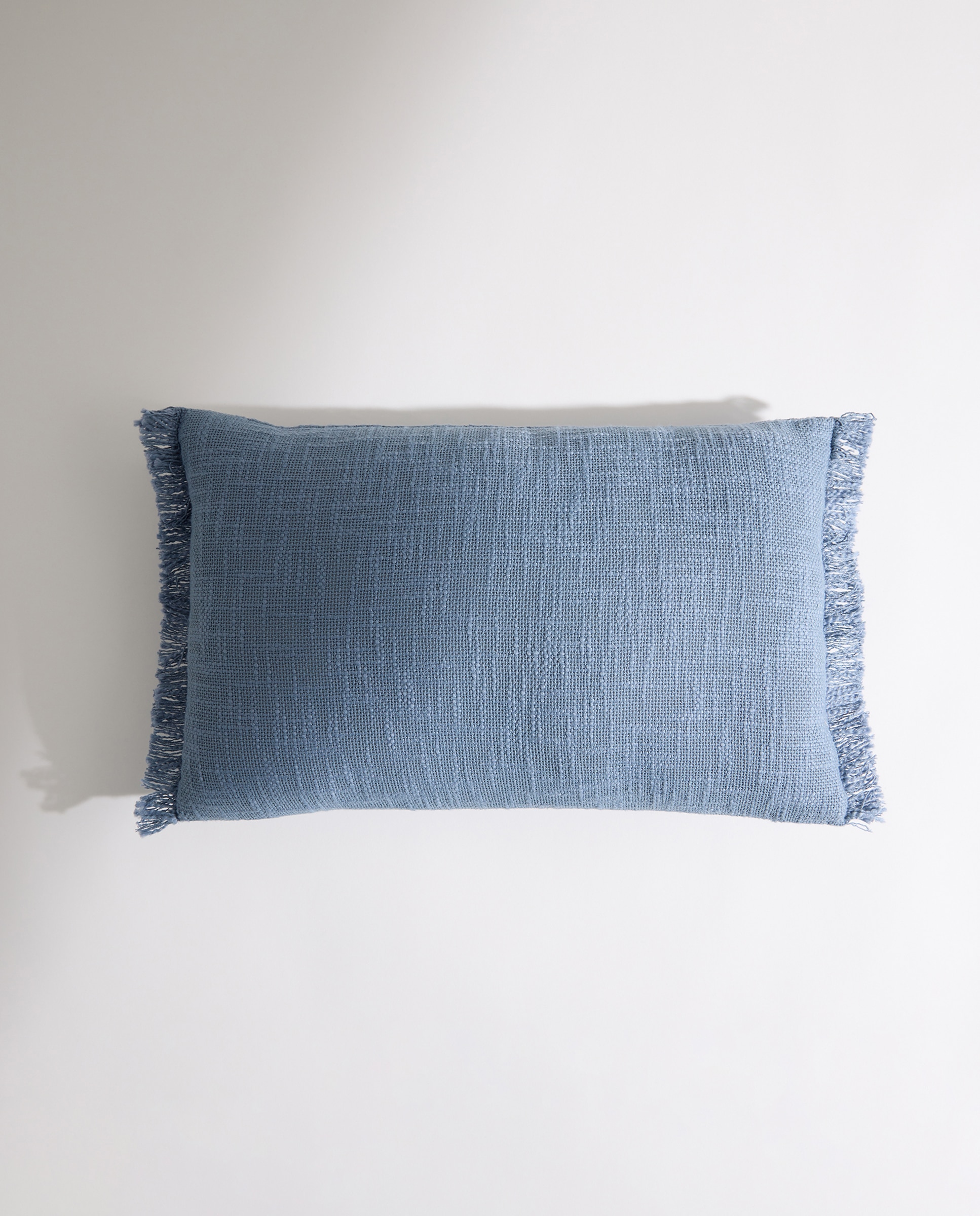 Cojín decorativo liso flecos azul Azul-2