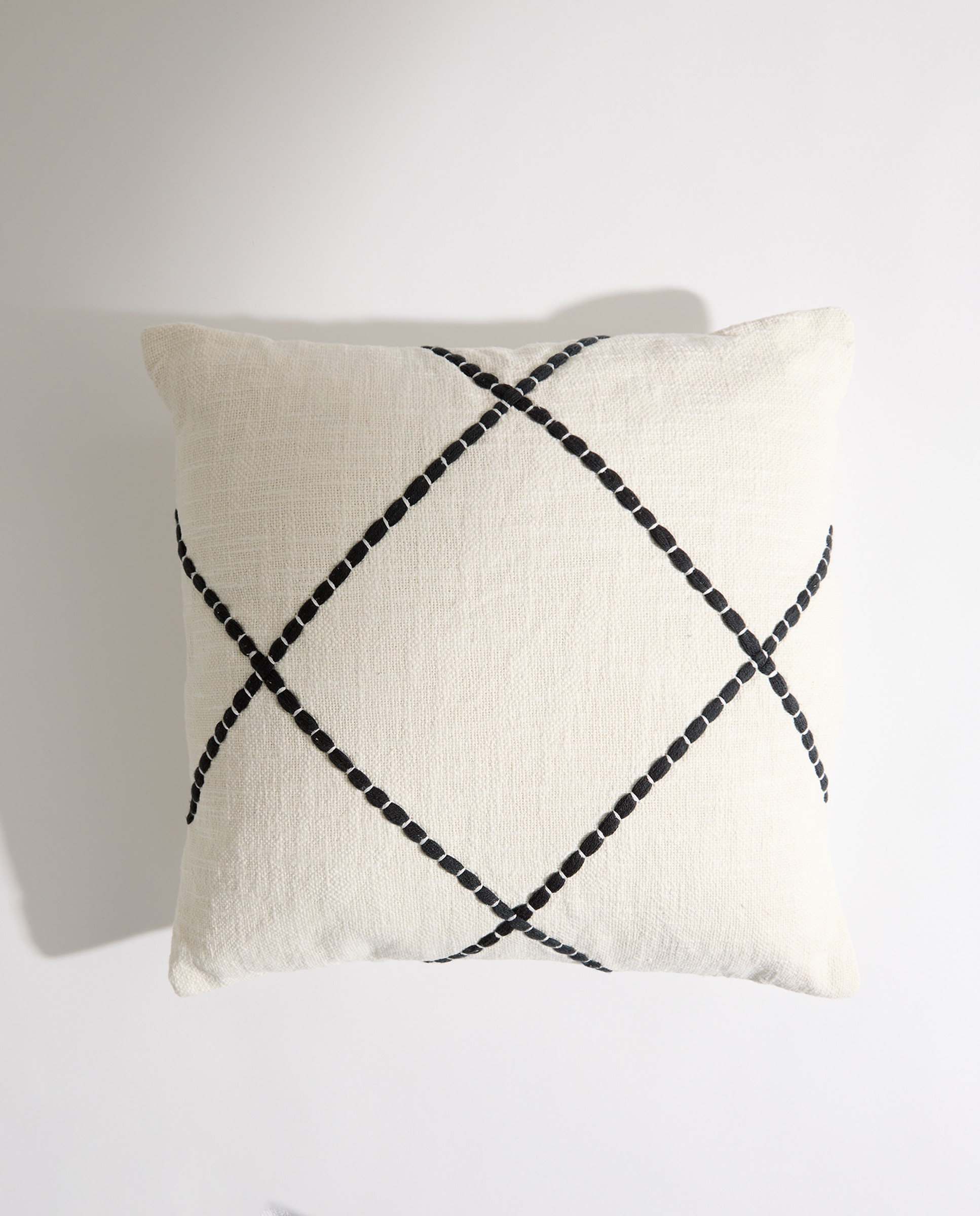 Cojín decorativo rombos negro Negro-2