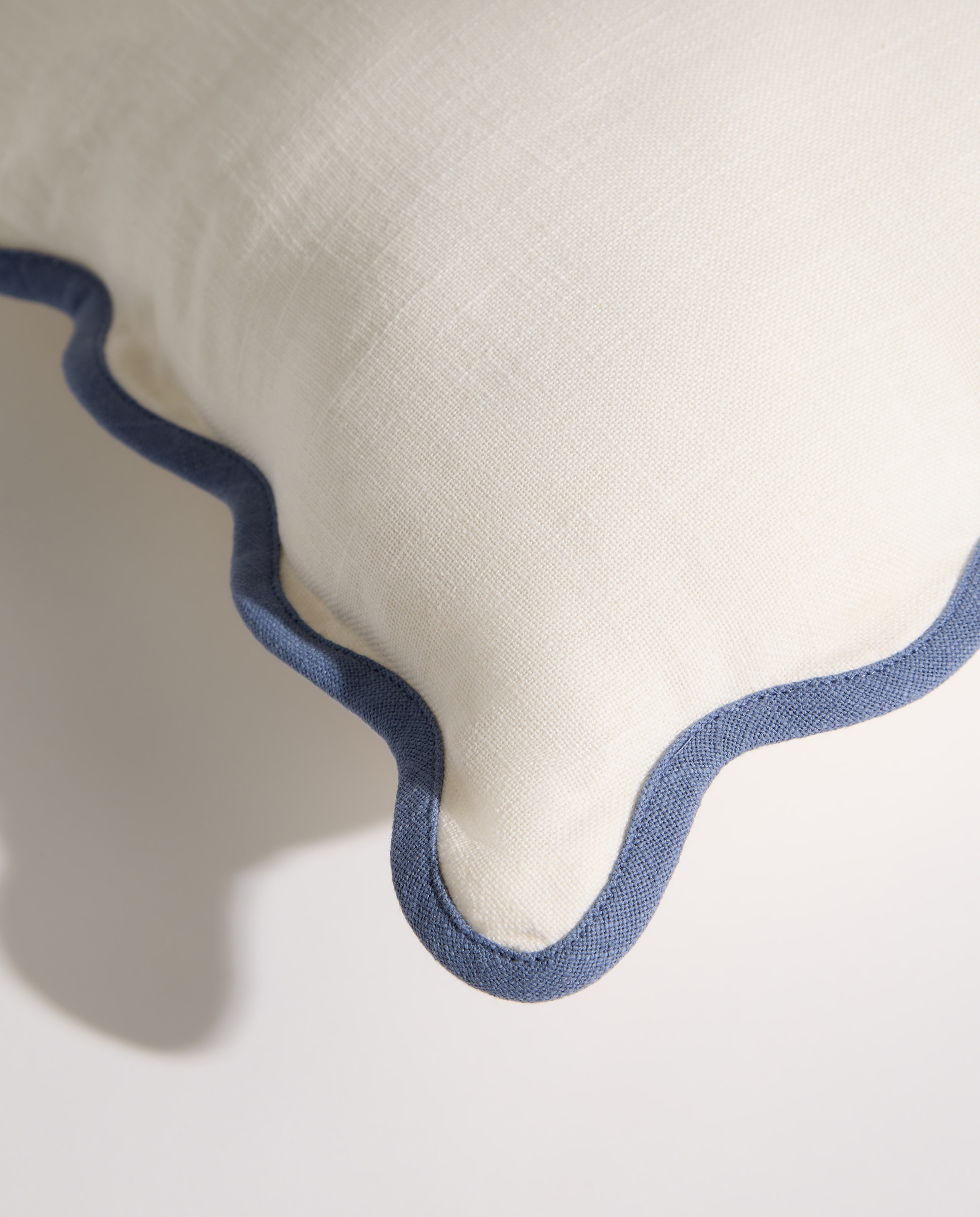 Cojín decorativo liso ondas azul Azul-3