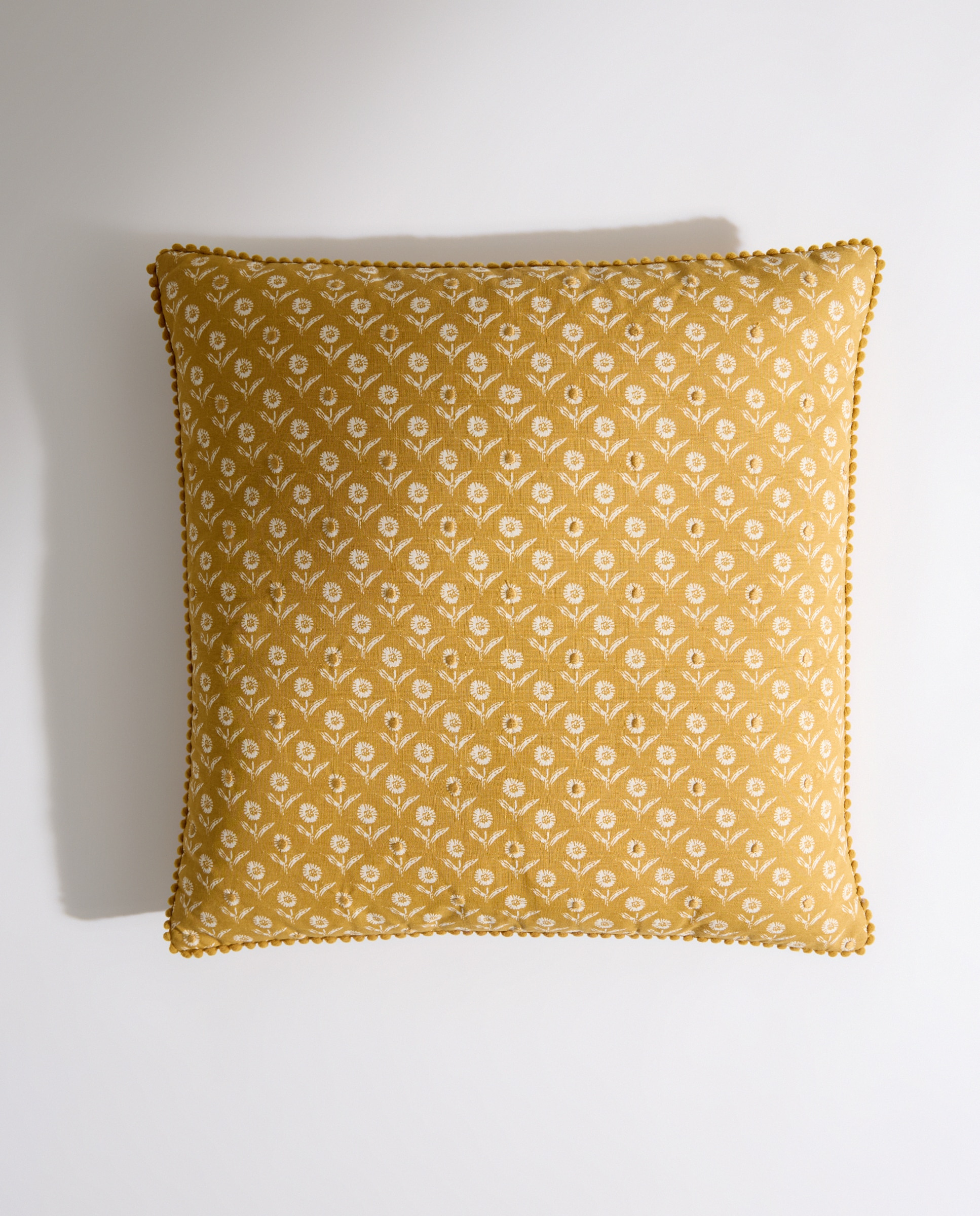 Cojín decorativo flores mostaza Mostaza-2