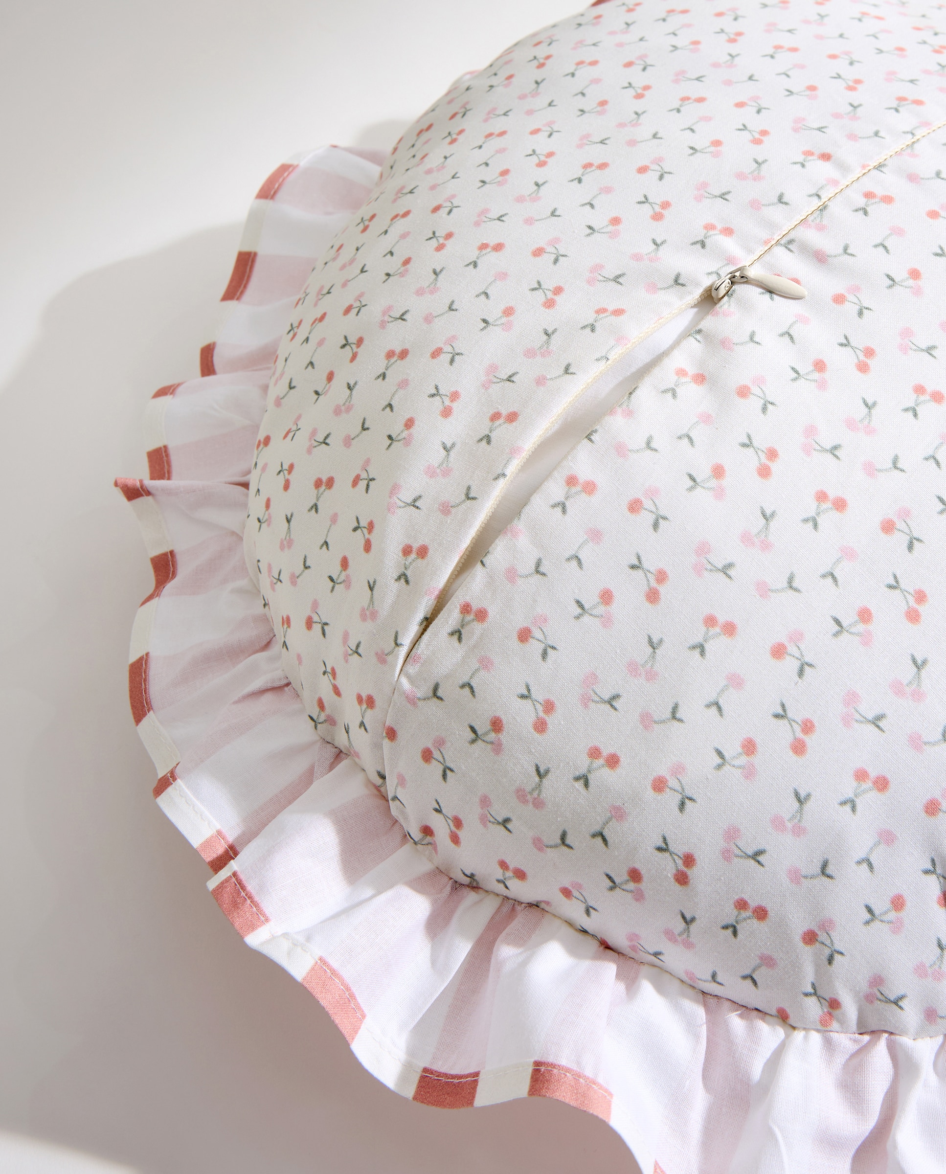 Cojín decorativo infantil cerezas Rosa-4