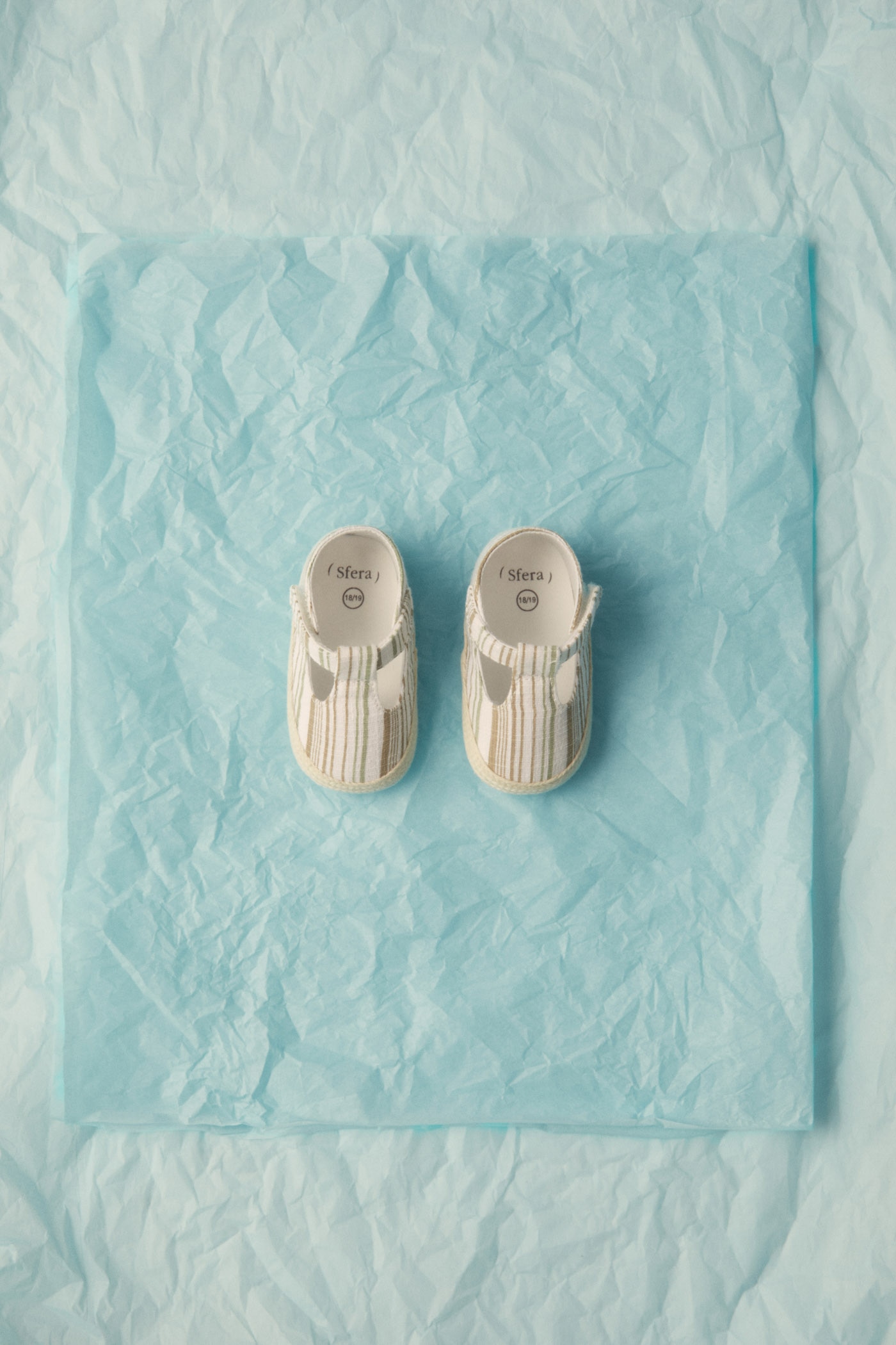 Imagem 0 de Sapatilhas em Tecido às Riscas