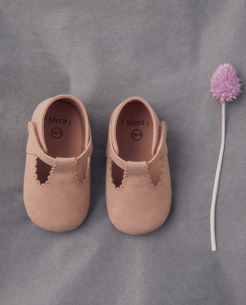 Imagem 0 de Sapatos de Bebé com Piconela