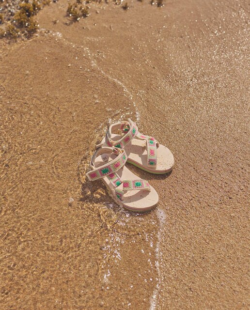 Sandalia tiras velcro