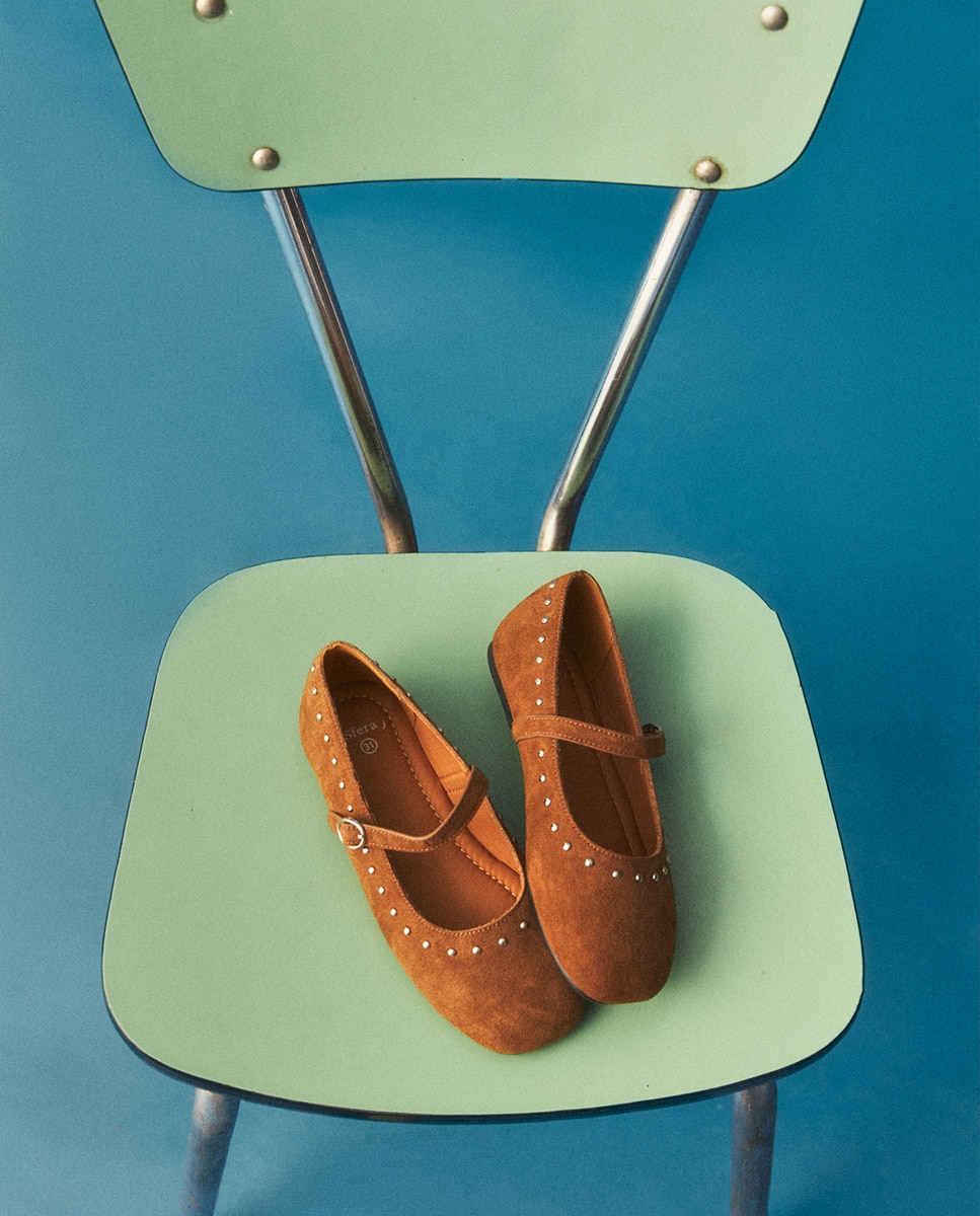 Imagem 0 de Sapatos de Presilha em Croute com Tachas
