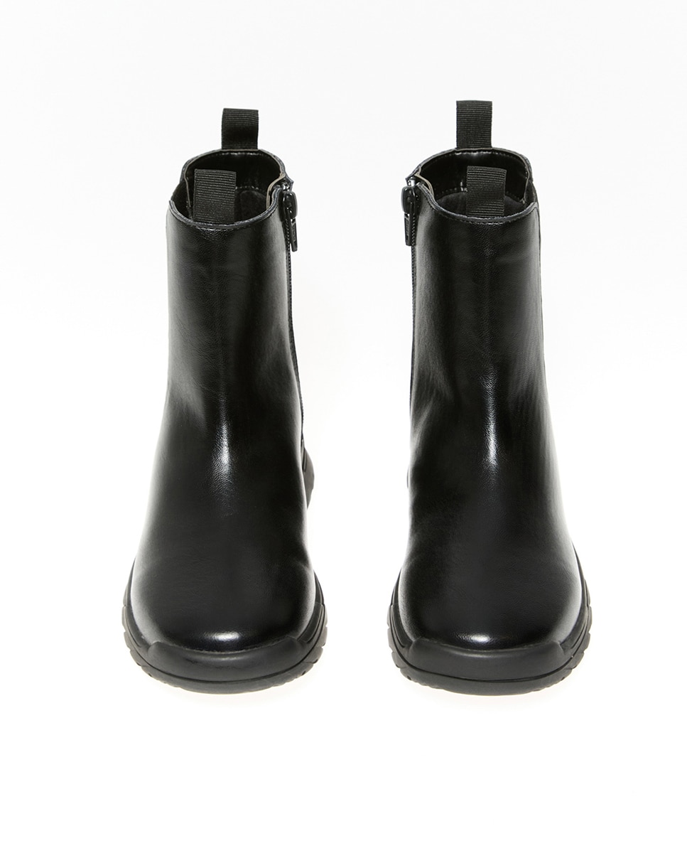 Botins Chelsea com Sola de Borracha Preto-2