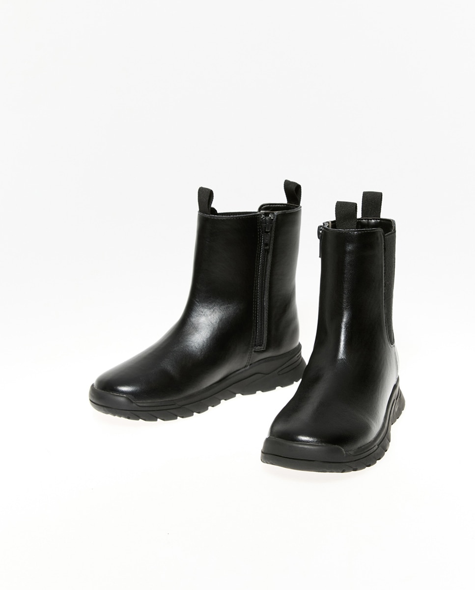 Botins Chelsea com Sola de Borracha Preto-3