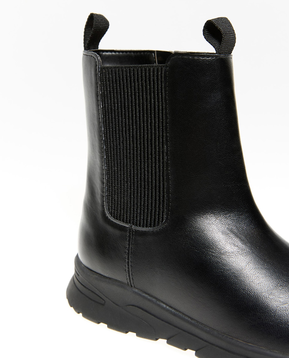 Botins Chelsea com Sola de Borracha Preto-4