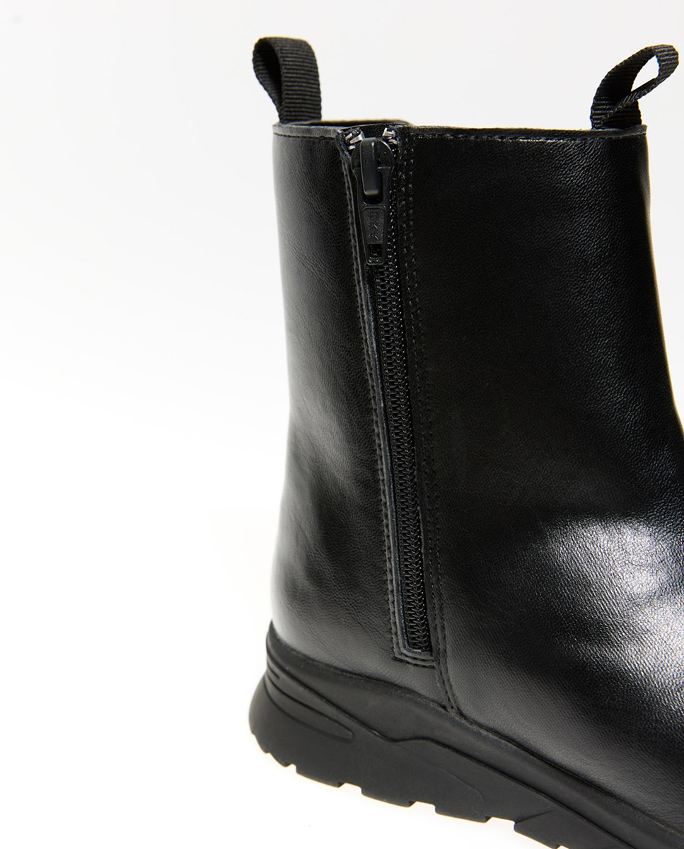 Botins Chelsea com Sola de Borracha Preto-5