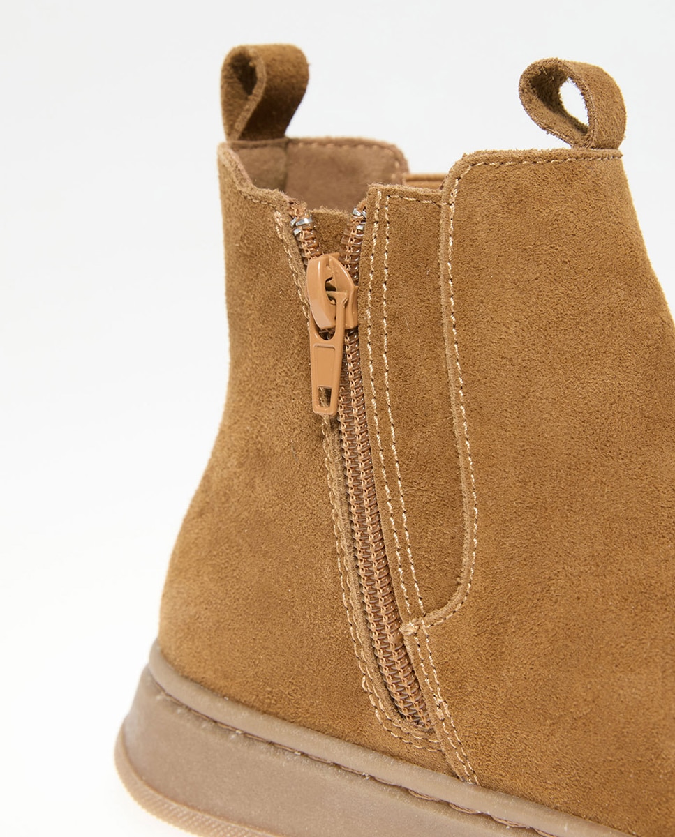 Botins Chelsea em Pele com Sola de Borracha Torrado-4