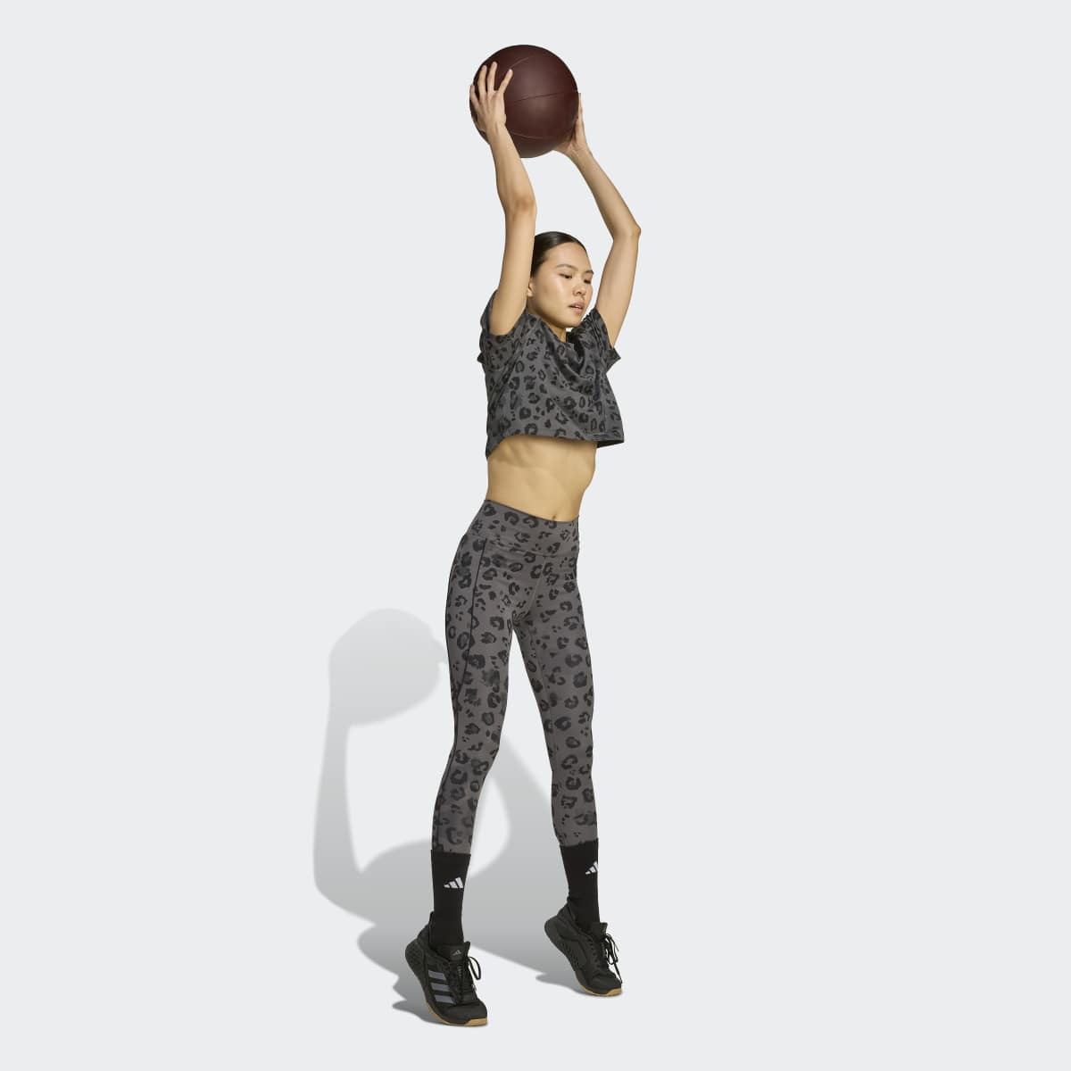 T-shirt de mulher Essentials adidas Cinzento-5