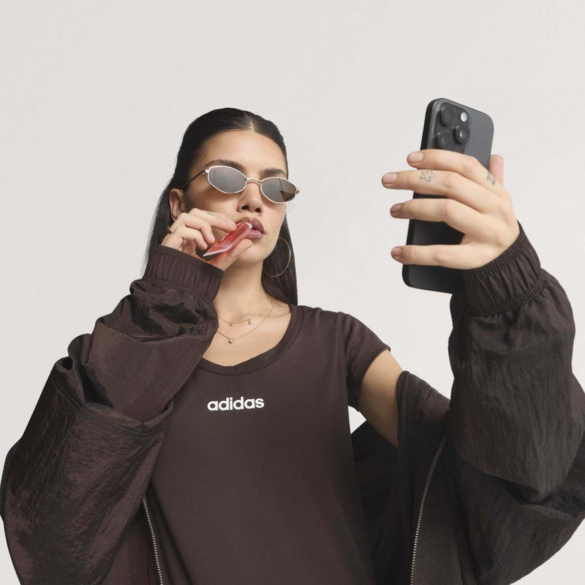 T-shirt de Mulher Workout Essentials Plus Castanho-3