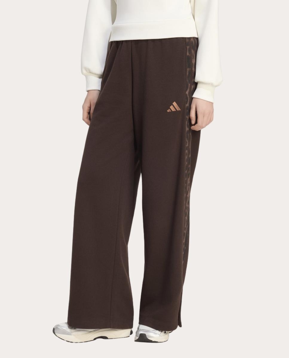 Imagen 0 de Pantalones de Casual de Mujer W AOP 3S FT PT Adidas Marrón