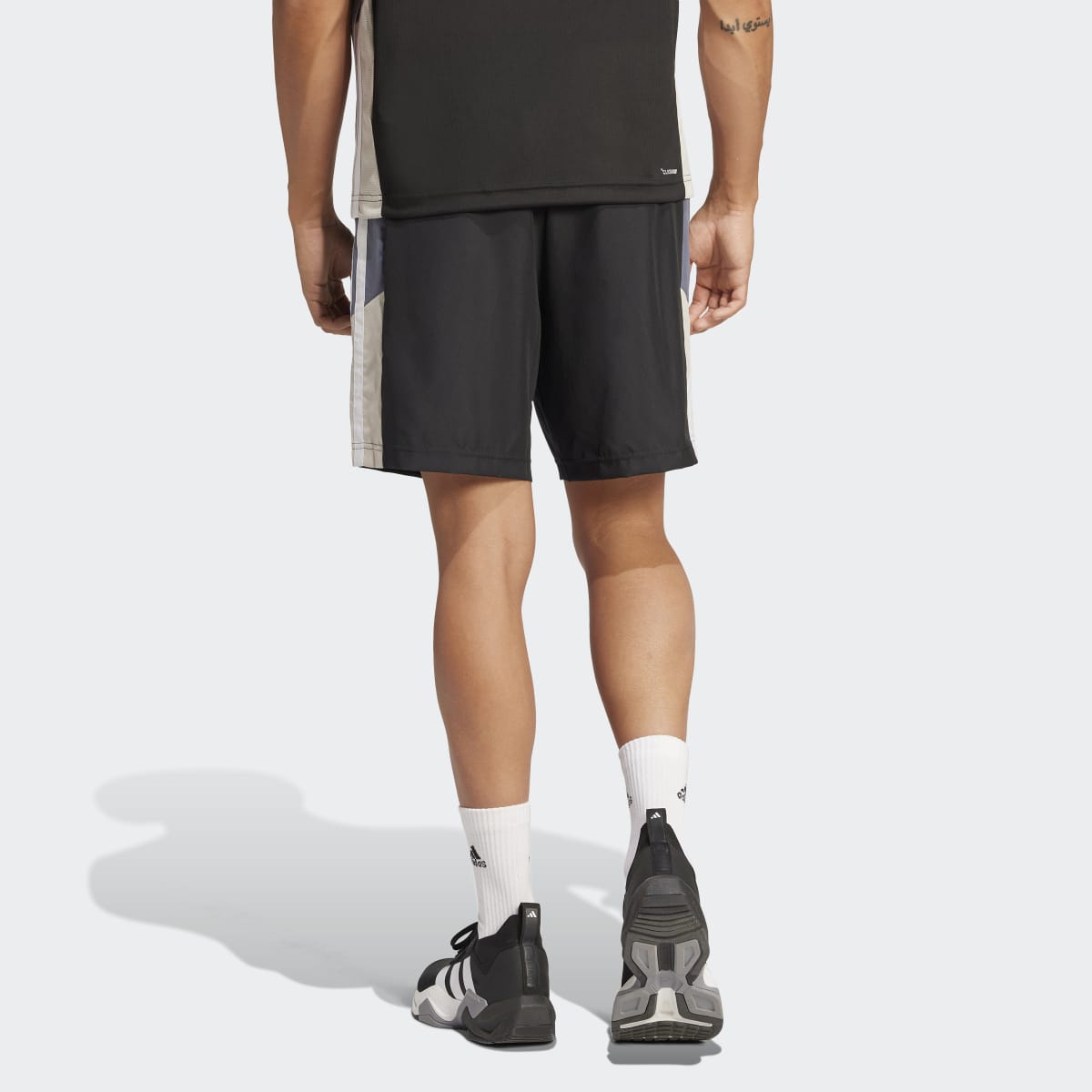 Calções de Homem Train Essentials Seasonal Colorblock Preto-2